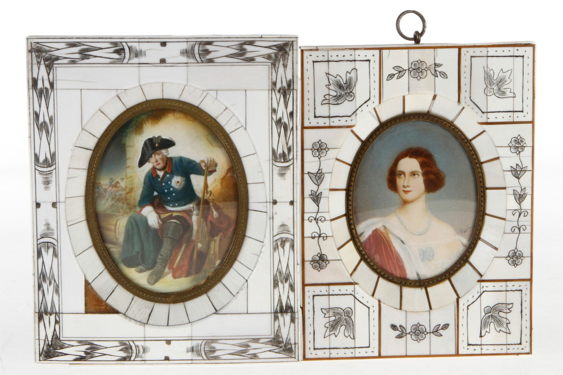 2 Miniaturen auf Elfenbeinplatte, handgemalt, Alter Fritz, signiert: Schröder, kleine Ecke im Rahmen