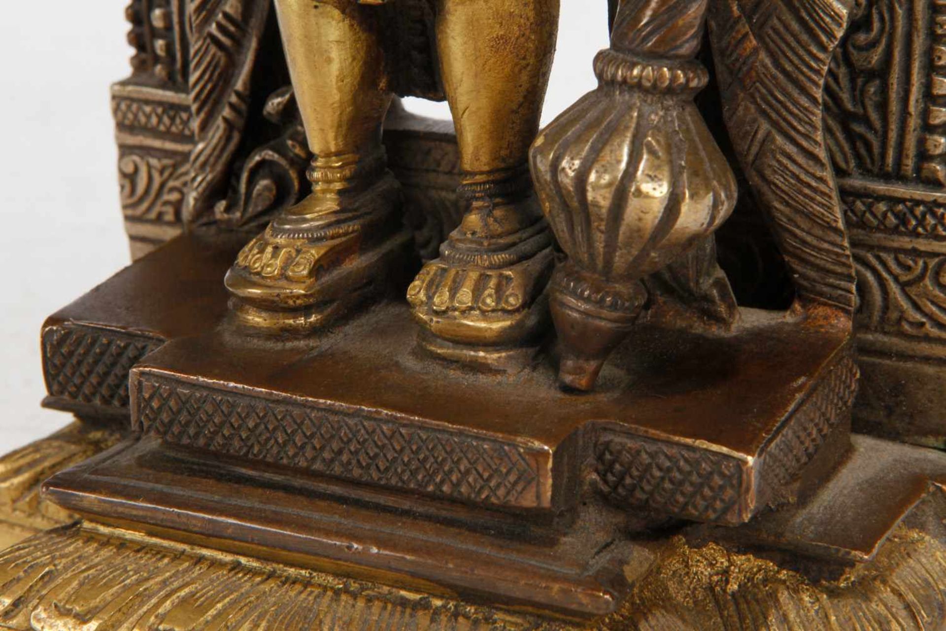 Bronzealtar mit indischer Gottheit Hanuman, patiniert und vergoldet, Sohn von Shiva, beliebte - Bild 3 aus 8