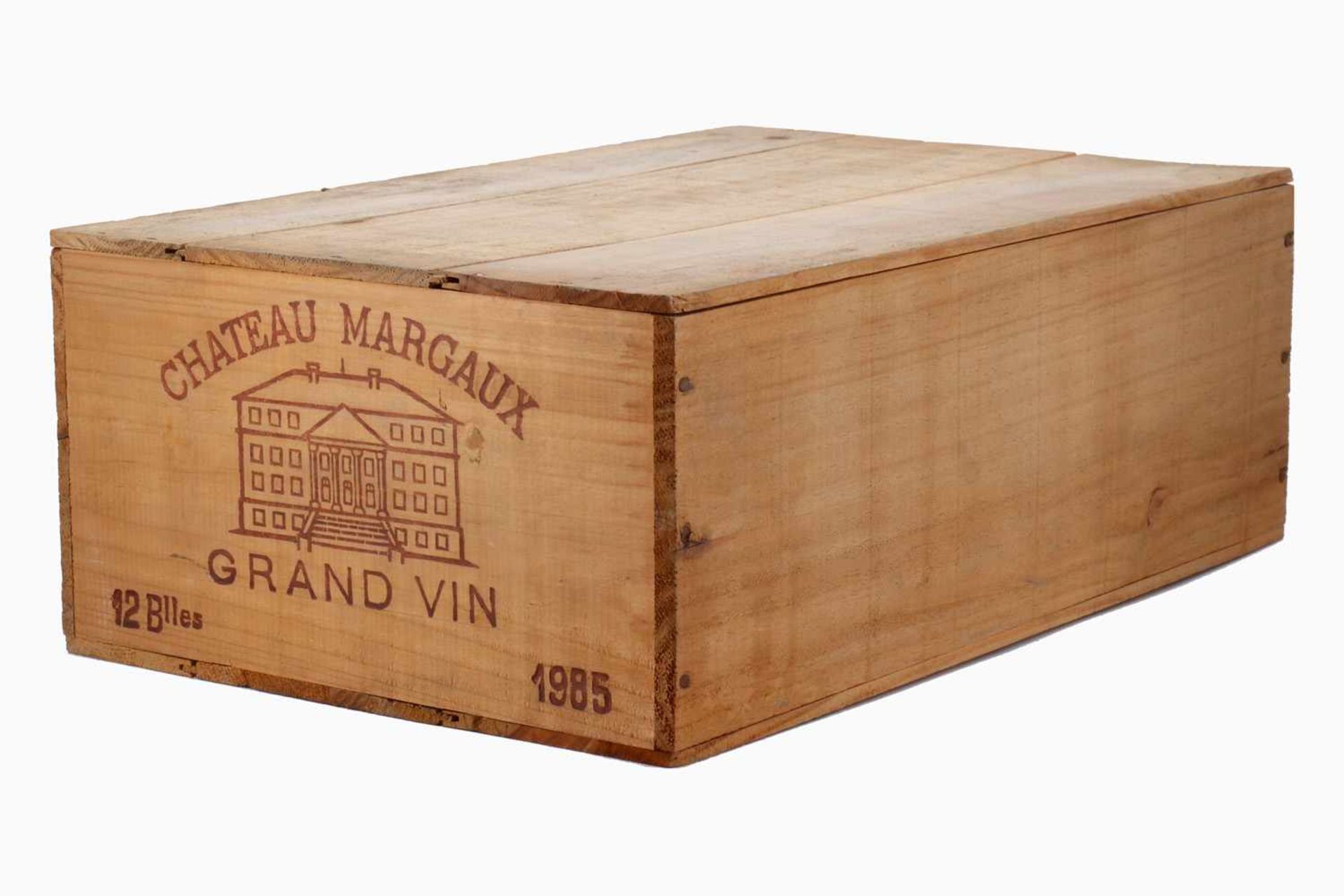 Chateau Margaux 1985, Original-Holzkiste mit 12 Flaschen Rotwein, originalverpackt, ungeöffnet- - -