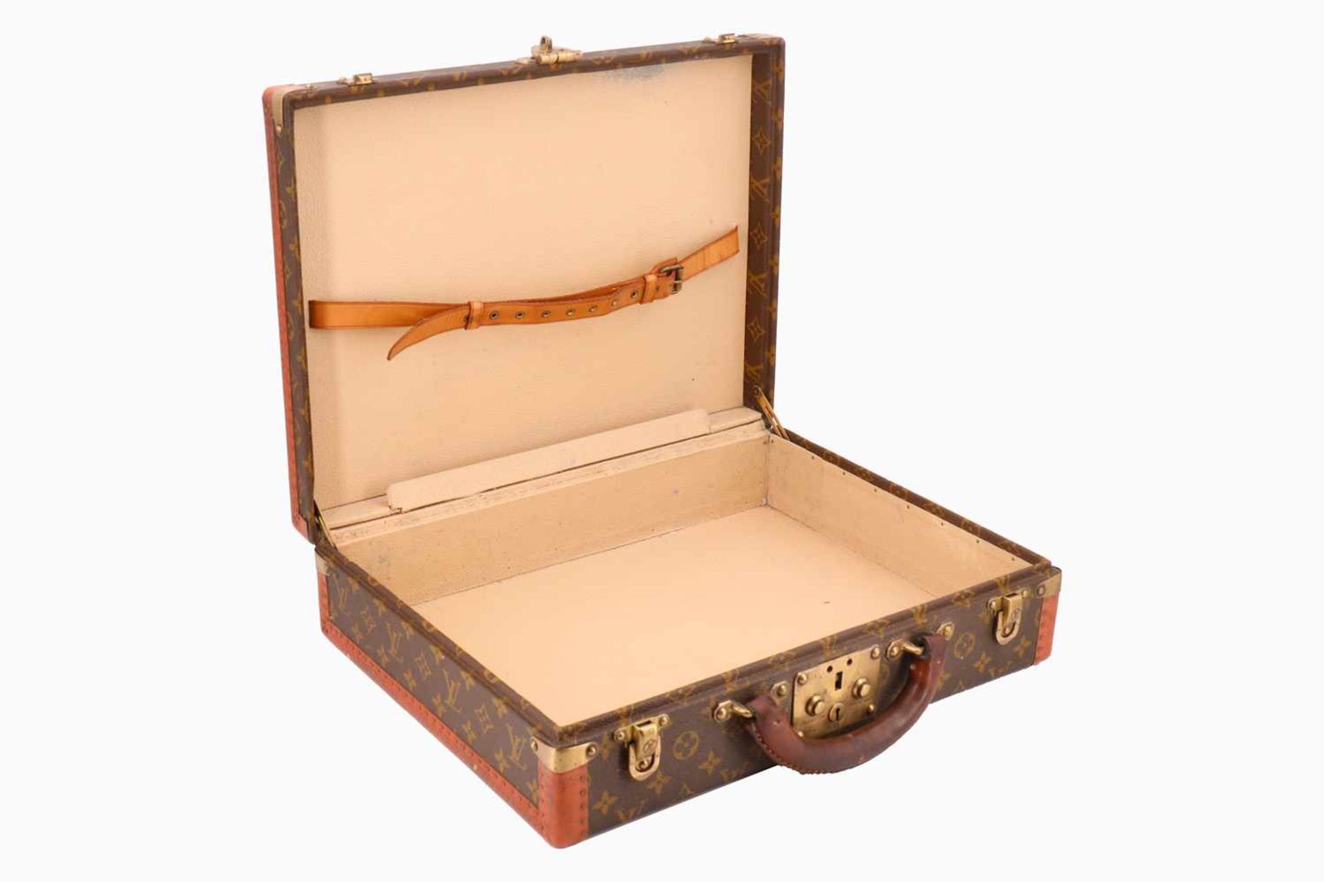Kleiner Louis Vuitton Koffer, mit Ledergriff, 2 Schließen und Schloss, Gebrauchsspuren, Länge 43 cm- - Bild 5 aus 5