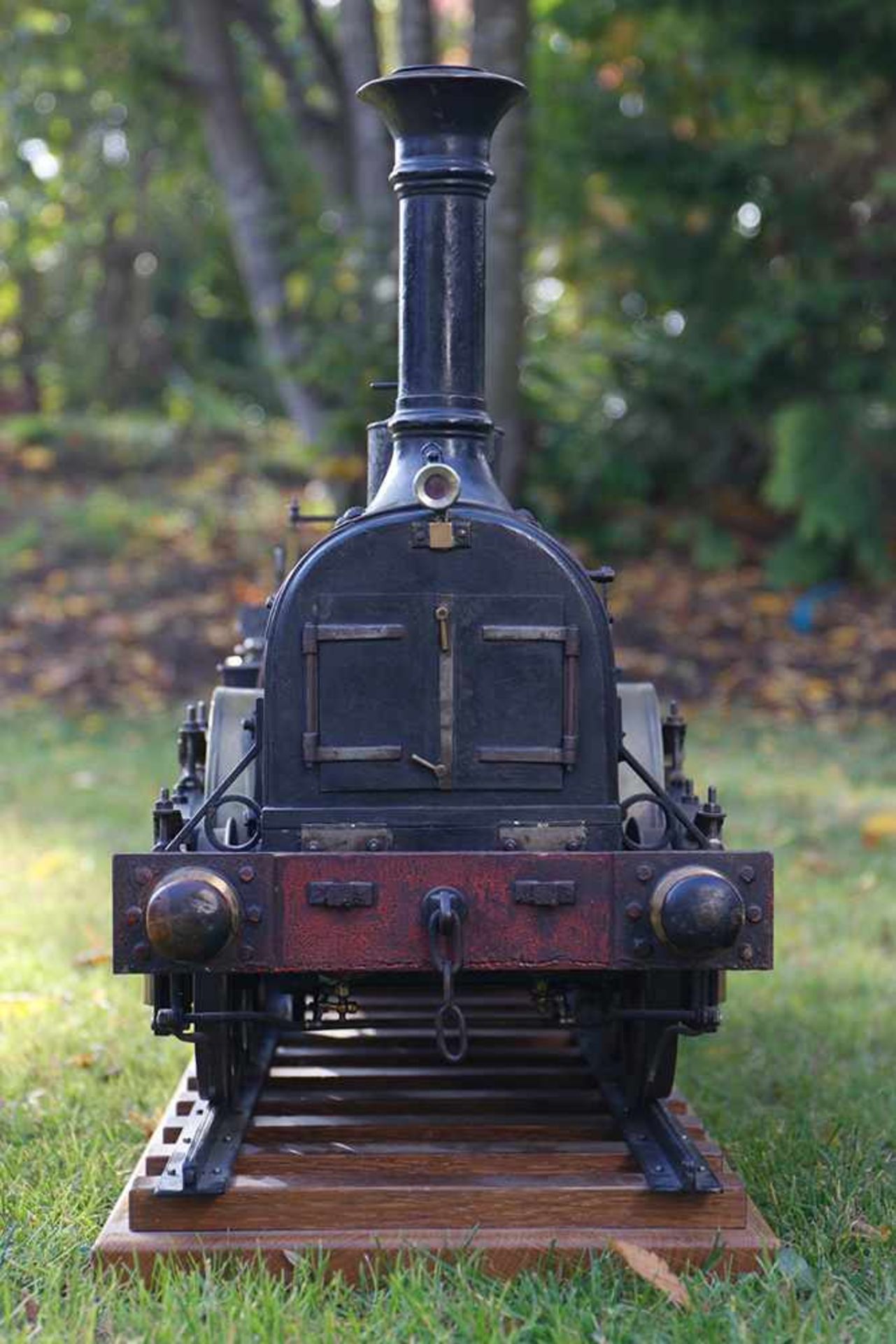 Schwere Echtdampf-Lok, Typ 111, um 1890, mit Versorgungstender, Spurweite 210 mm, schwere Eisen-/ - Image 6 of 6