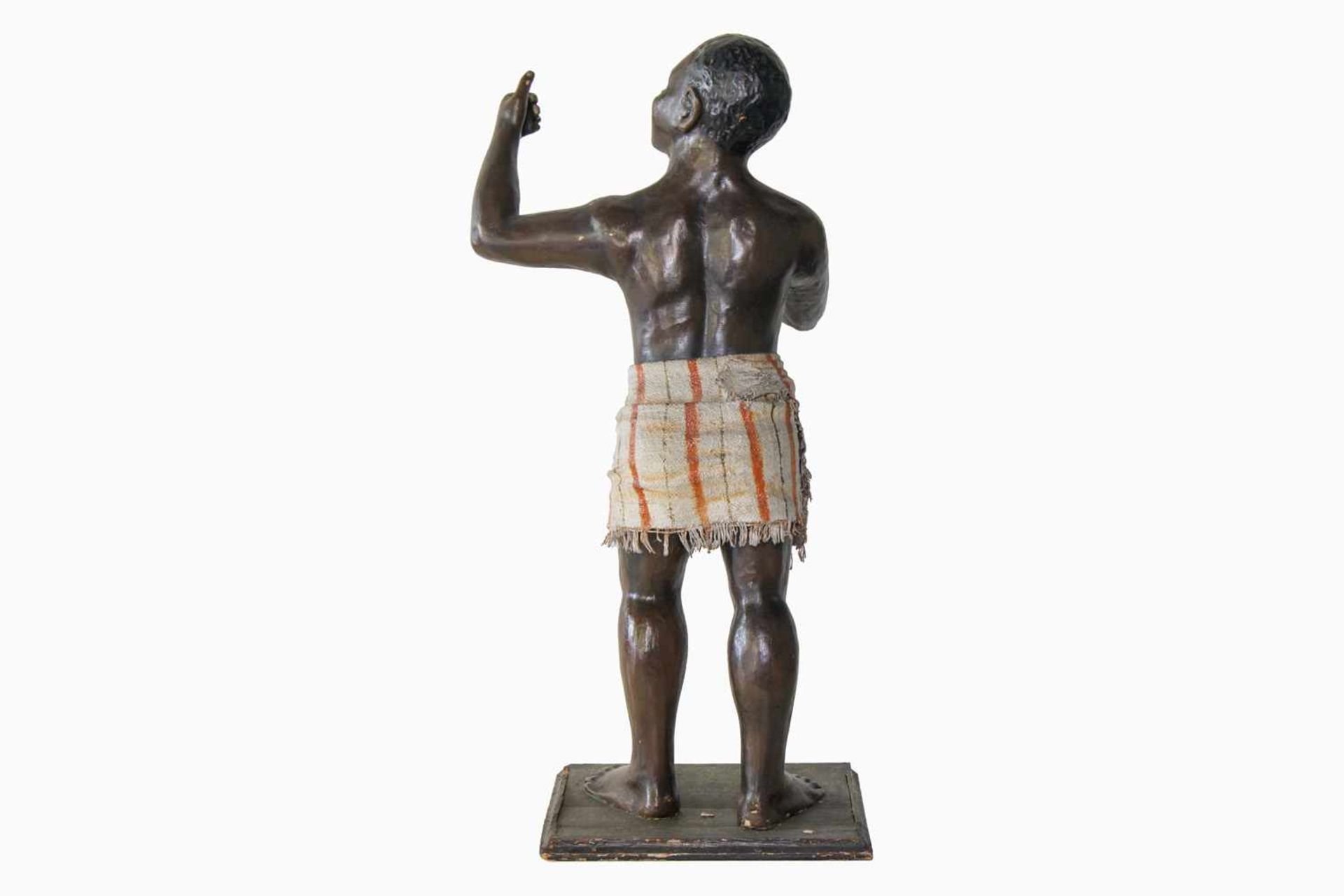 Werbefigur, Mohr, um 1900, Pappmaché, bemalt, auf Holzsockel, Höhe 80 cm, guter Zustand- - -22. - Bild 2 aus 4