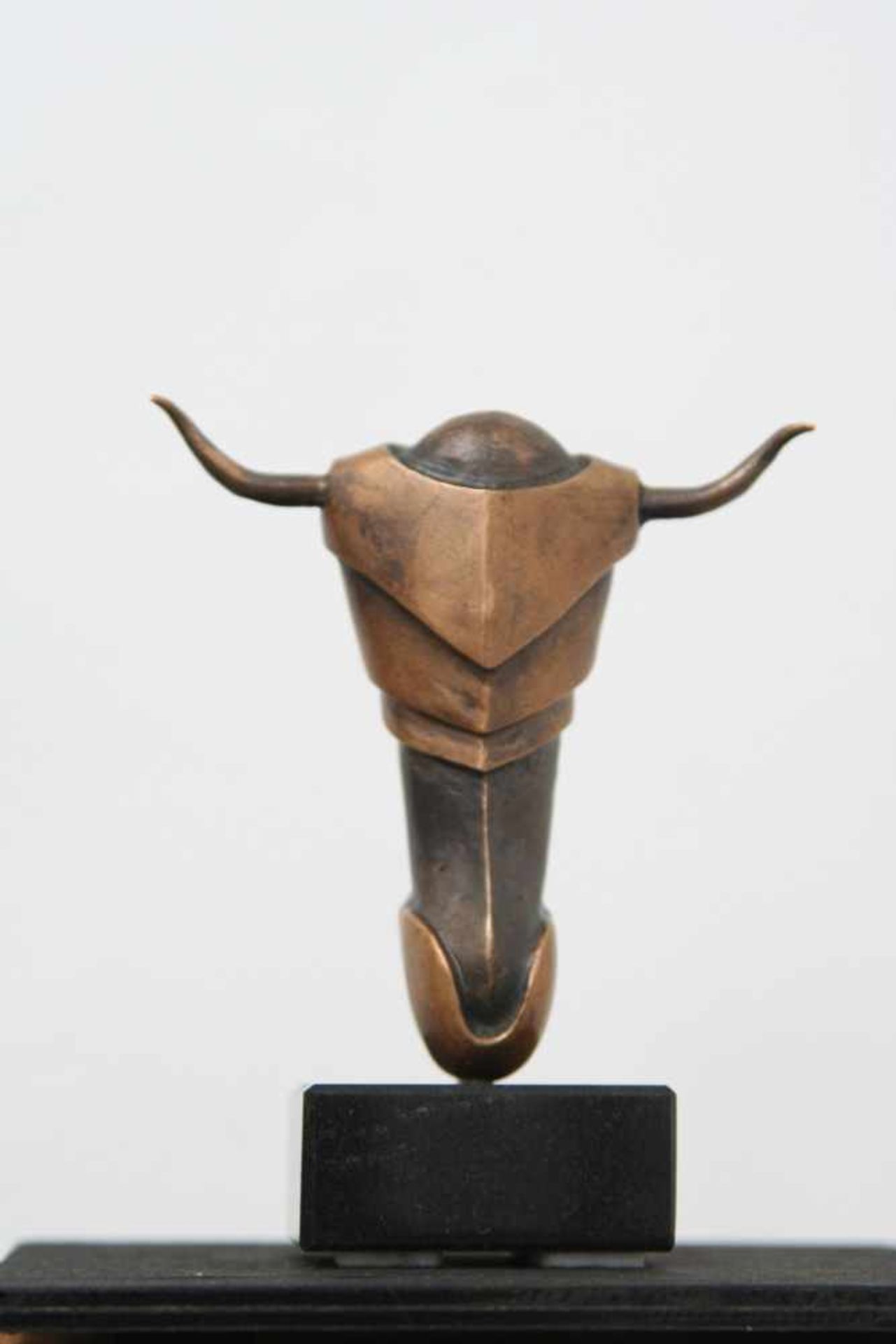 Tom Lehnigk, "Gehörnter" Bronze 0/50, 2008, Erotika 11 x 14 x 55 cm- - -22.50 % buyer's premium on - Bild 3 aus 4