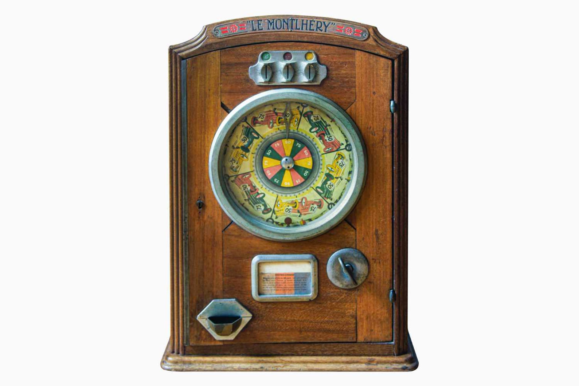Montlhéry Münzspielautomat, seltener Spielautomat, Holz und Metall, 1930, mit Bildern der