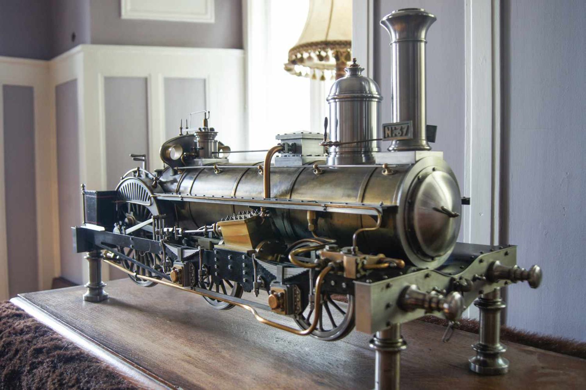 Bedeutende Radiguet Dampflokomotive, um 1860, schweres und detailgetreues Stahl-Messingmodell, "