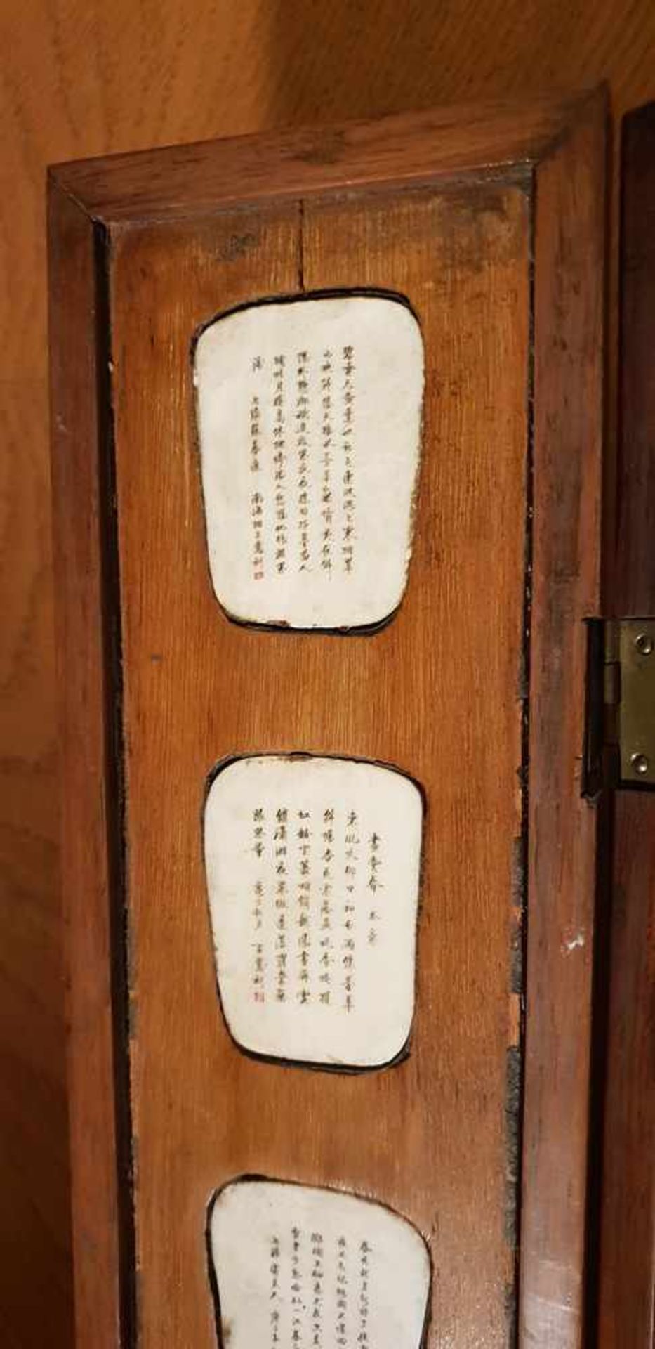 Antiker Chinesischer Modell-Paravent 1862-1874, aus Edenholz, eingelassen sind 16 versch. Beintafeln - Bild 4 aus 4
