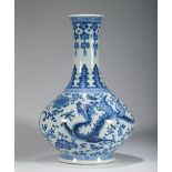 CHINESE BLUE AND WHITE PORCELAIN BOTTLE VASE