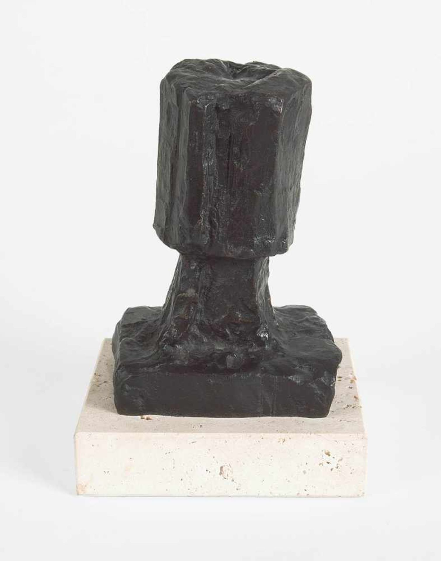 Wotruba, Fritz(1907 Wien 1975)Kopf. Bronze mit schwarzbrauner Patina. 1958. 14,5 x 10,5 x 8,5 cm. - Bild 3 aus 3