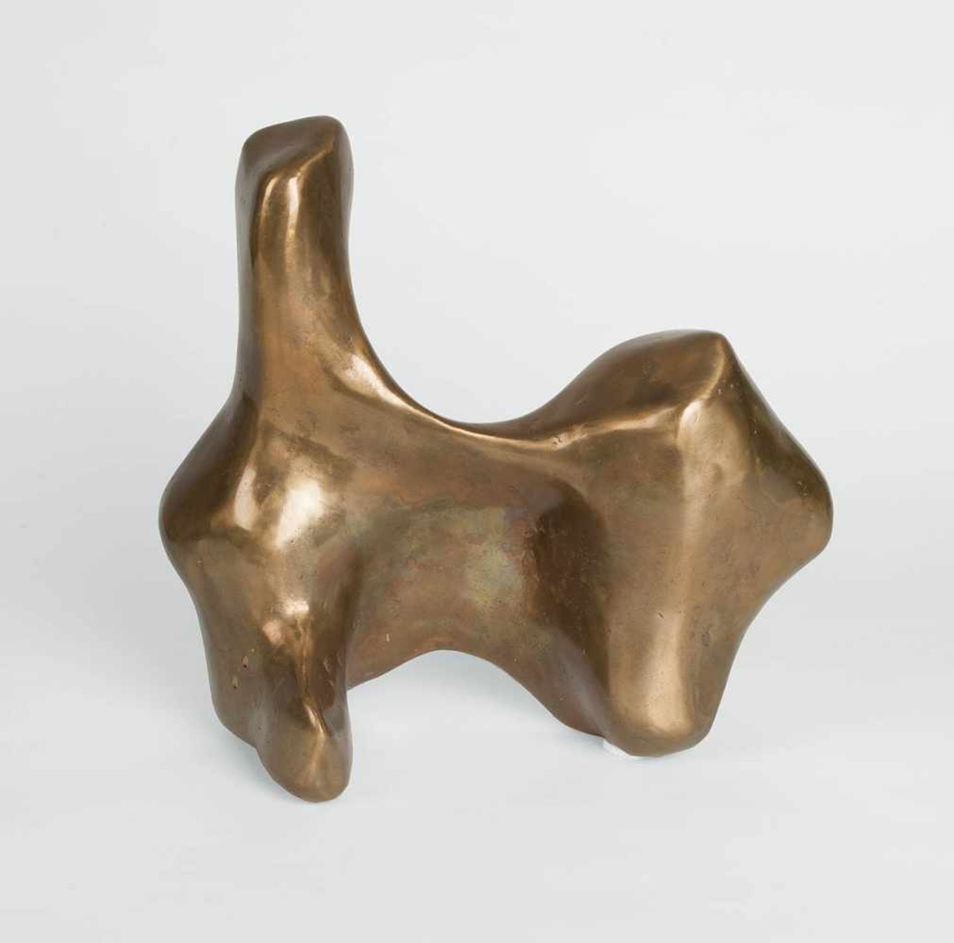 Brinckmann, Helmut(Berlin 1912 - 1994 Darmstadt)o.T. (Biomorphe Form). Bronze, poliert. 30 x 32 x - Bild 2 aus 2