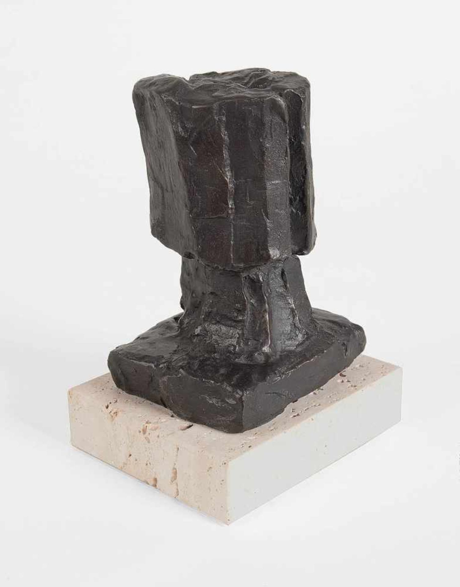 Wotruba, Fritz(1907 Wien 1975)Kopf. Bronze mit schwarzbrauner Patina. 1958. 14,5 x 10,5 x 8,5 cm.