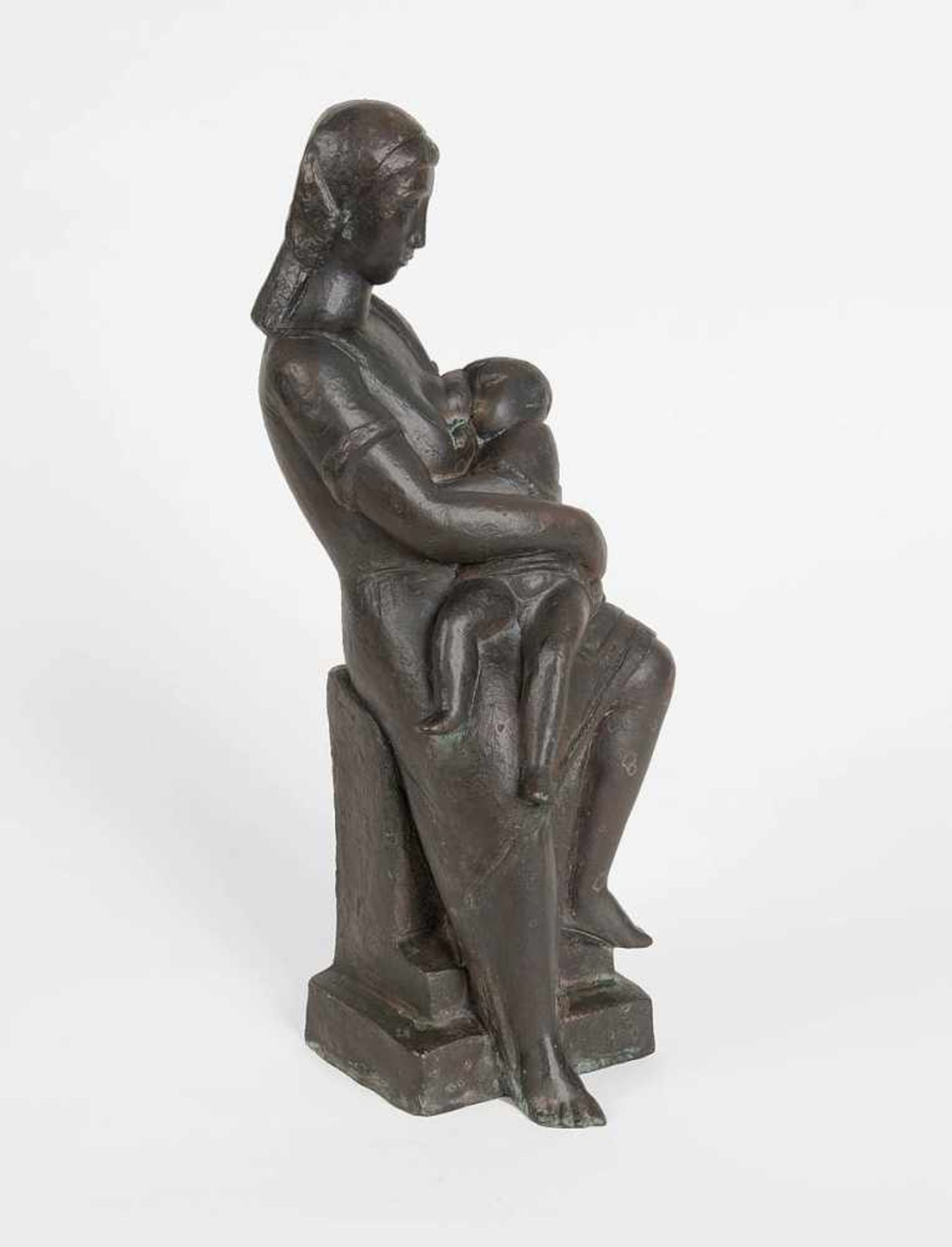 Roeder, Emy(Würzburg 1890 - 1971 Mainz)Mutter mit Kind. Bronze mit schwarzbrauner Patina. 1943. 39,5 - Bild 2 aus 3