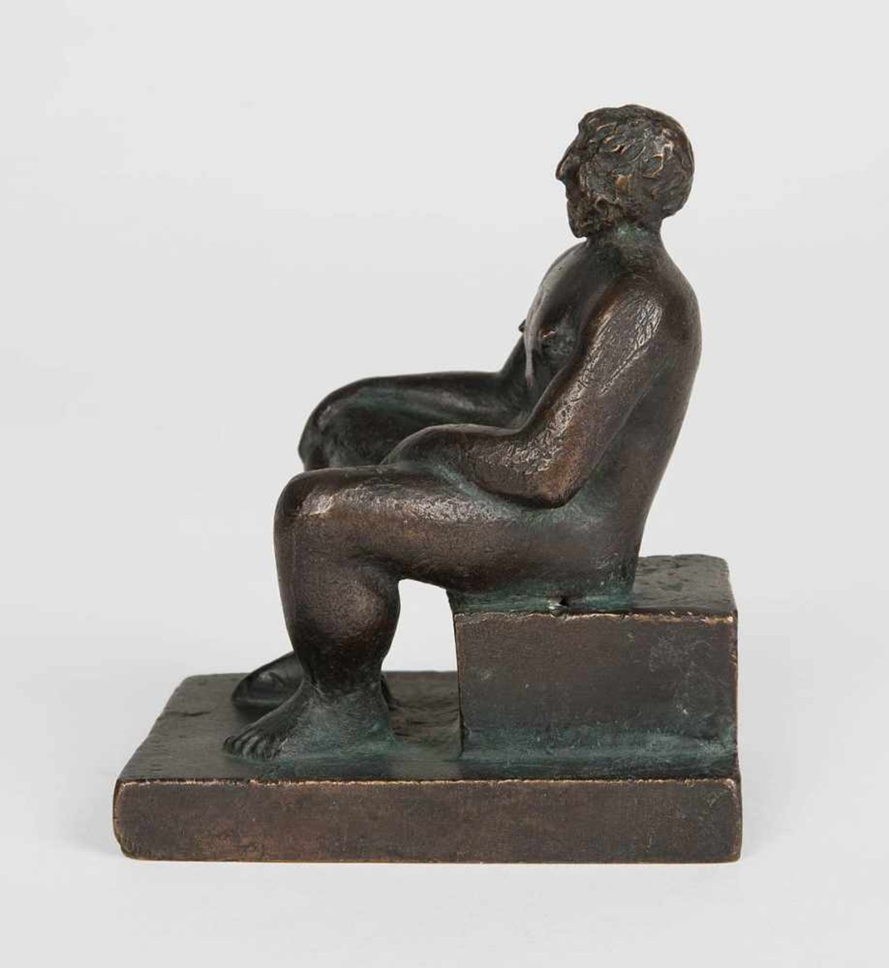 Lörcher, Alfred(1875 Stuttgart 1962)Hockende - Sitzender - Lahmer Bettler. Drei Bronzen mit - Bild 4 aus 5