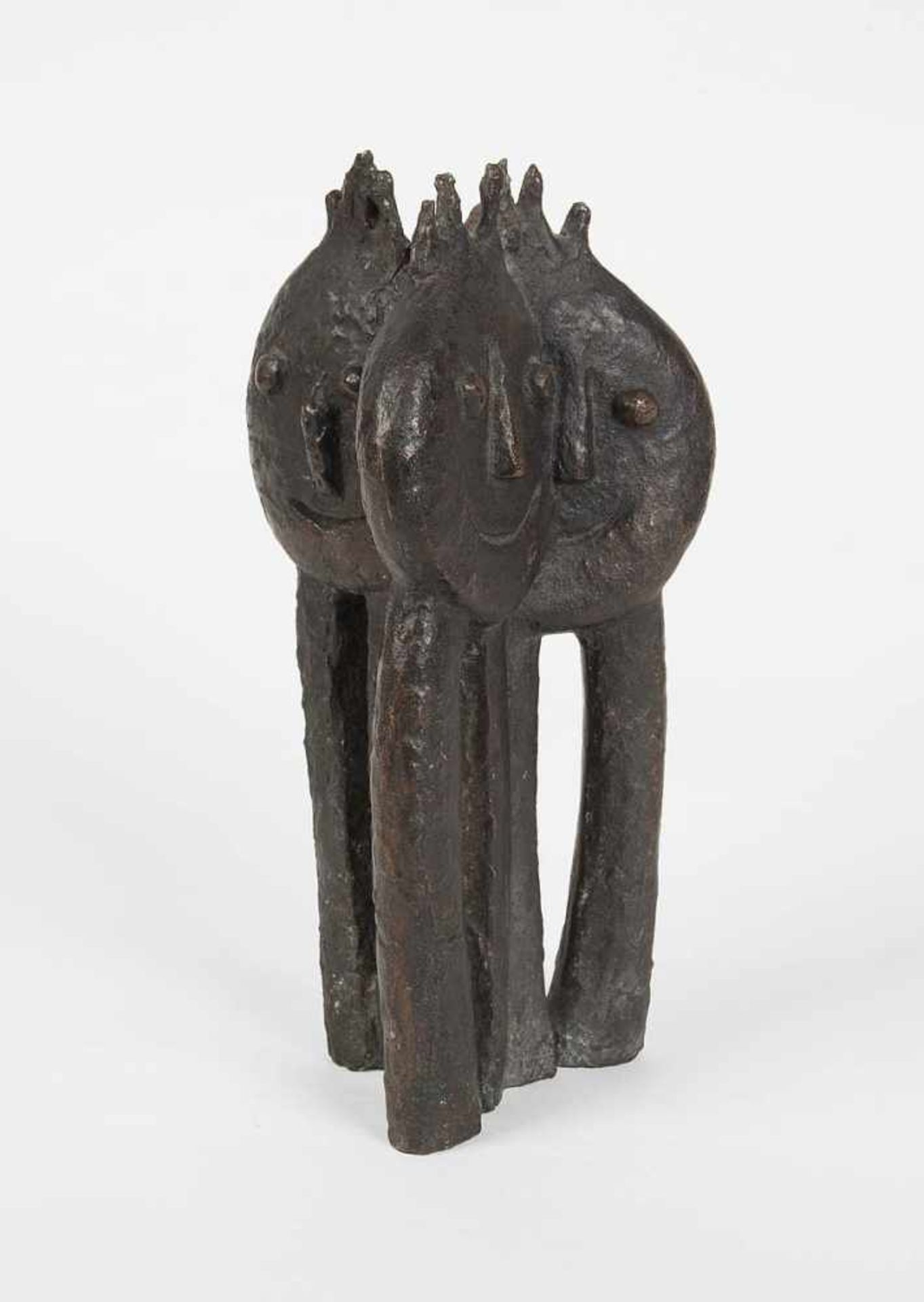 Anlauf, Günter(Großhartmannsdorf 1924 - 2000 Berlin)Dreikopffüßler. Bronze mit schwarzbrauner - Bild 2 aus 2