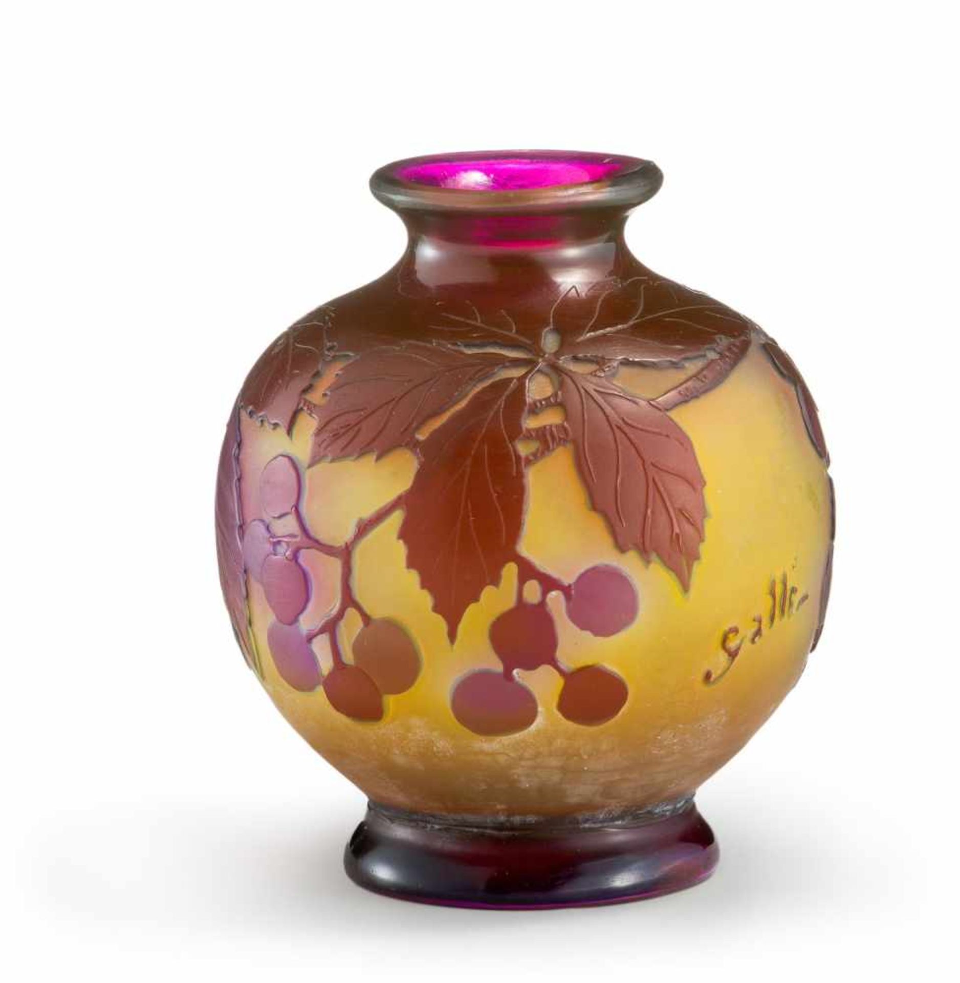 Kugelvase "Vigne"Emile Gallé, Nancy, um 1908/14Farbloses, partiell gelb unterfangenes Glas mit