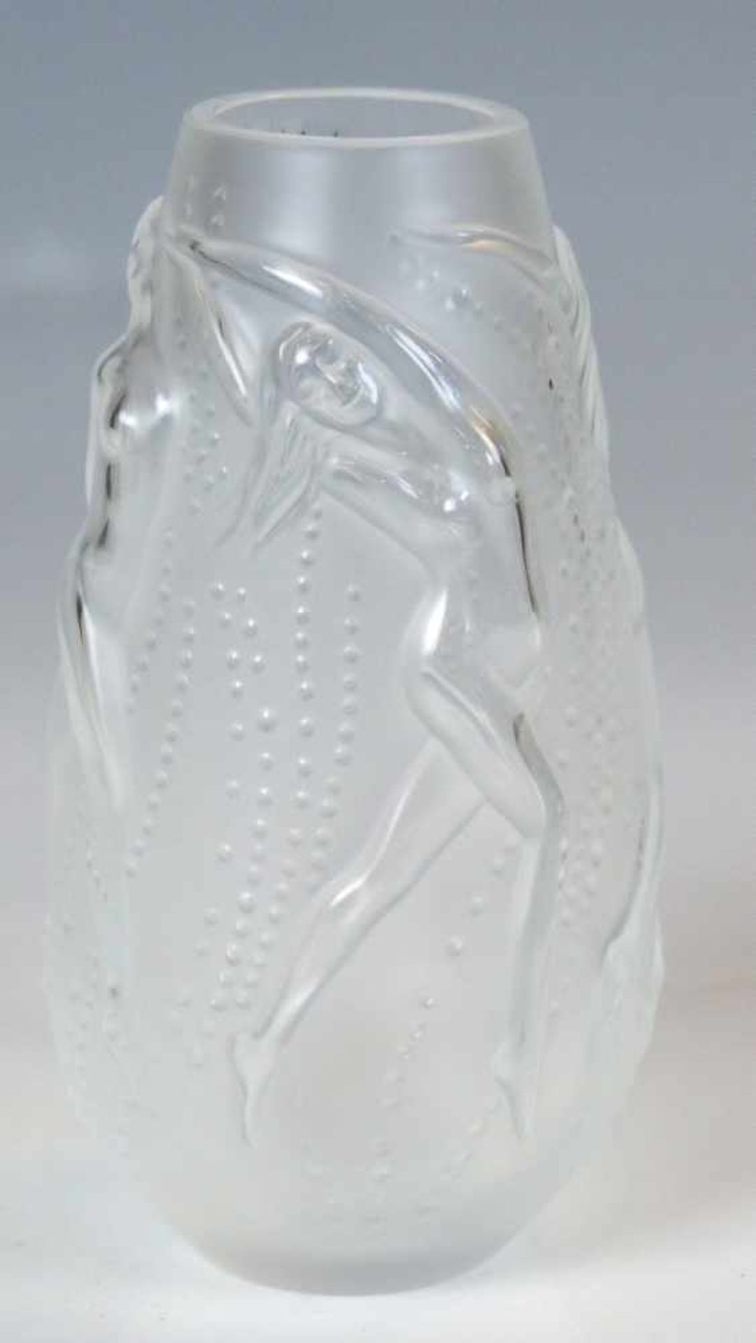 Vase "Nymphes"Lalique, Wingen-sur-ModerGepresstes, teils mattiertes Glas. Umlaufende Frauenakte in