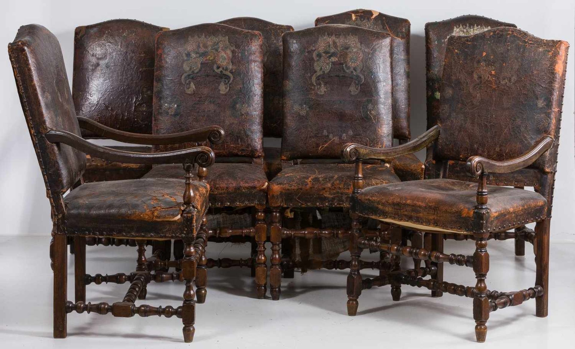 Sechs Stühle u. zwei Armlehnstühle Louis XIII wohl 17. Jh.Nussbaum. Balusterbeine mit H-förmiger