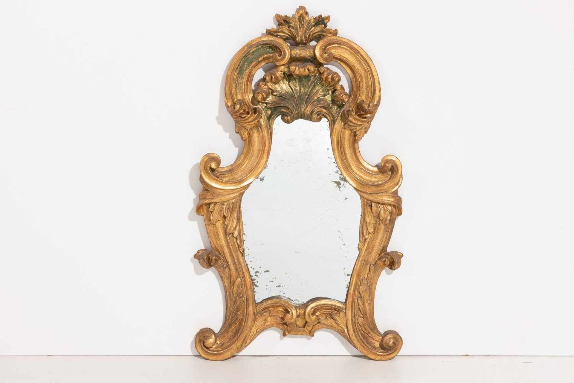 Kartuschenspiegel im Barockstil19. Jh.Holz, geschnitzt und vergoldet. Rocaille- und Blattdekor auf