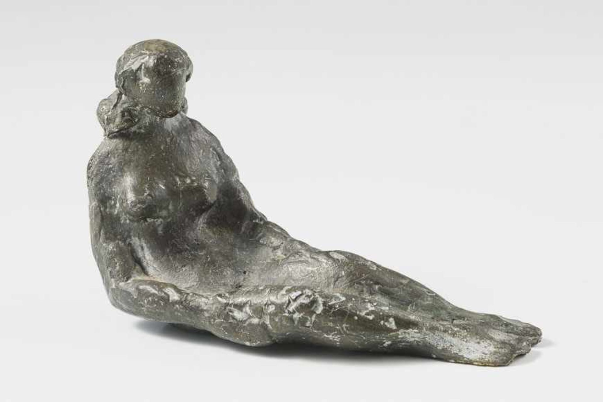 Kotek, Franz (Wien) , wohlLiegendeKl. Bronzefigur. Lg. 14 cm. Sign. Kotek.(57462)