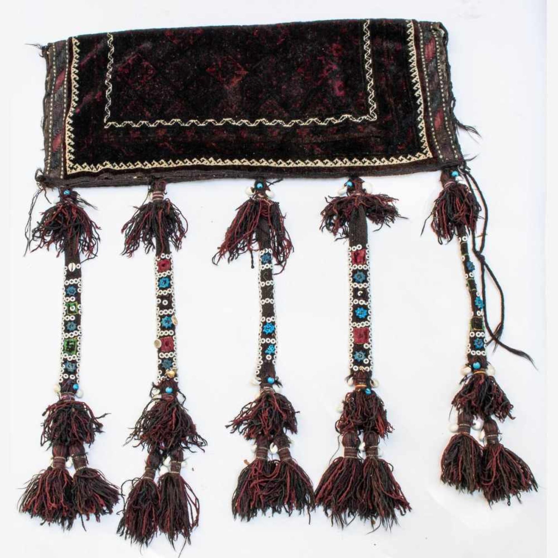 Afghanische Taschenfrontmit langen Fransen-Quastenbändern, besetzt mit Muscheln, Knöpfen und