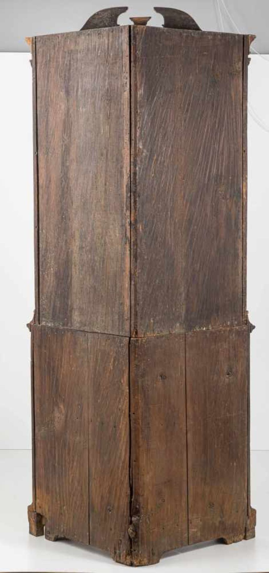 Barocker Eckschrank Norddeutsch, 18. Jh.Holz, dunkel gebeizt. Zweiteiliger Korpus mit - Bild 2 aus 2