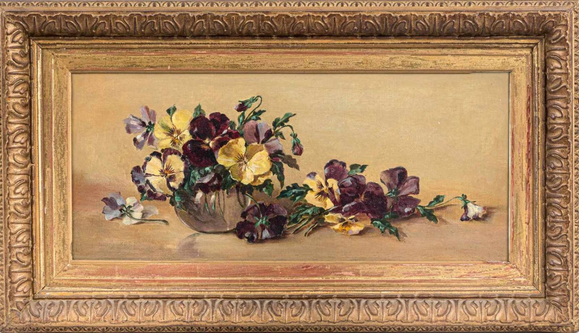 Englischer Maler (um 1900)Stiefmütterchen in Glaskugelvaseund auf Tischplatte dekoriert. Lwd. 20×