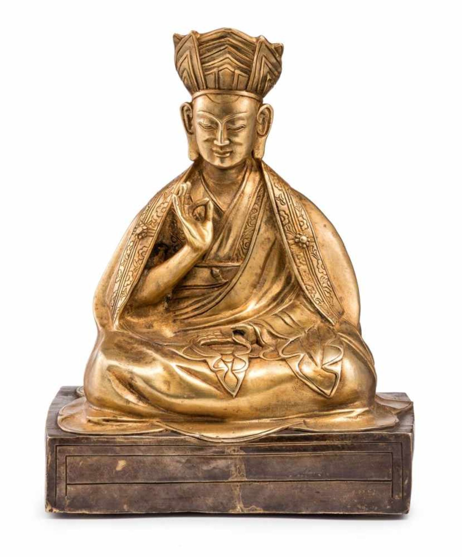 Lama der Rotmützen-Sektewohl Tibet, 19. Jh.Bronze, matt vergoldet. Die rechte Hand im Gestus des