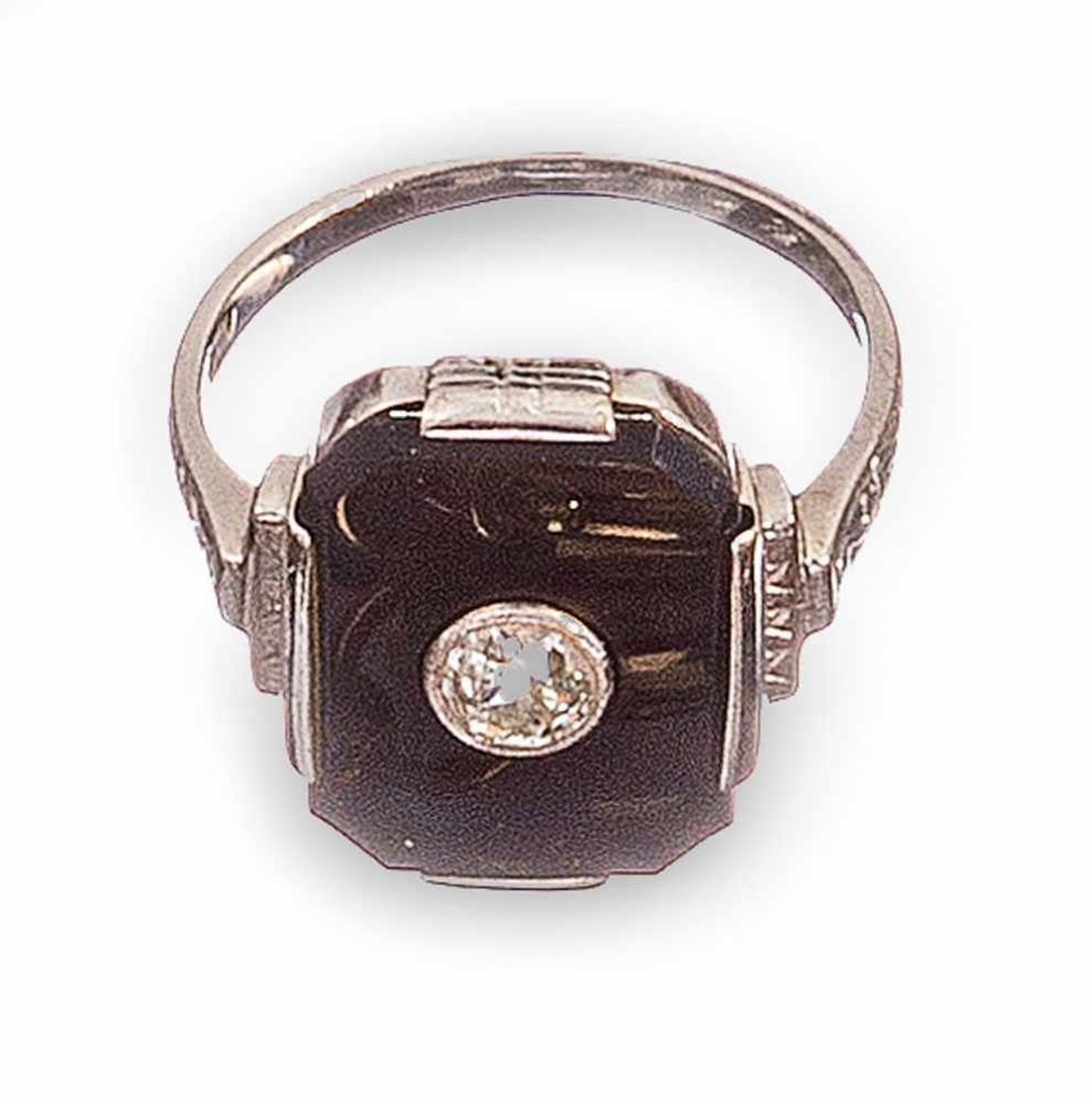 Art-Deco-Onyx-Ring585/f. Weißgold. Rechteckig, im Zentrum ausgefasst mit kl. Altschliffbrillant