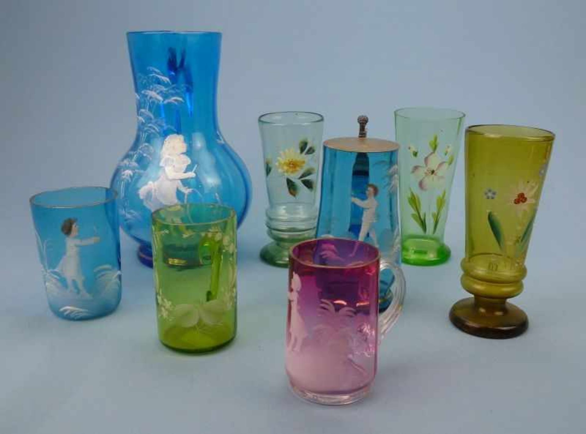 Saftkrug, 3 Humpen und 4 Gläser, um 1900 farbiges Glas, Schneemalerei, bzw. bunte Blumen,H 22-10cm