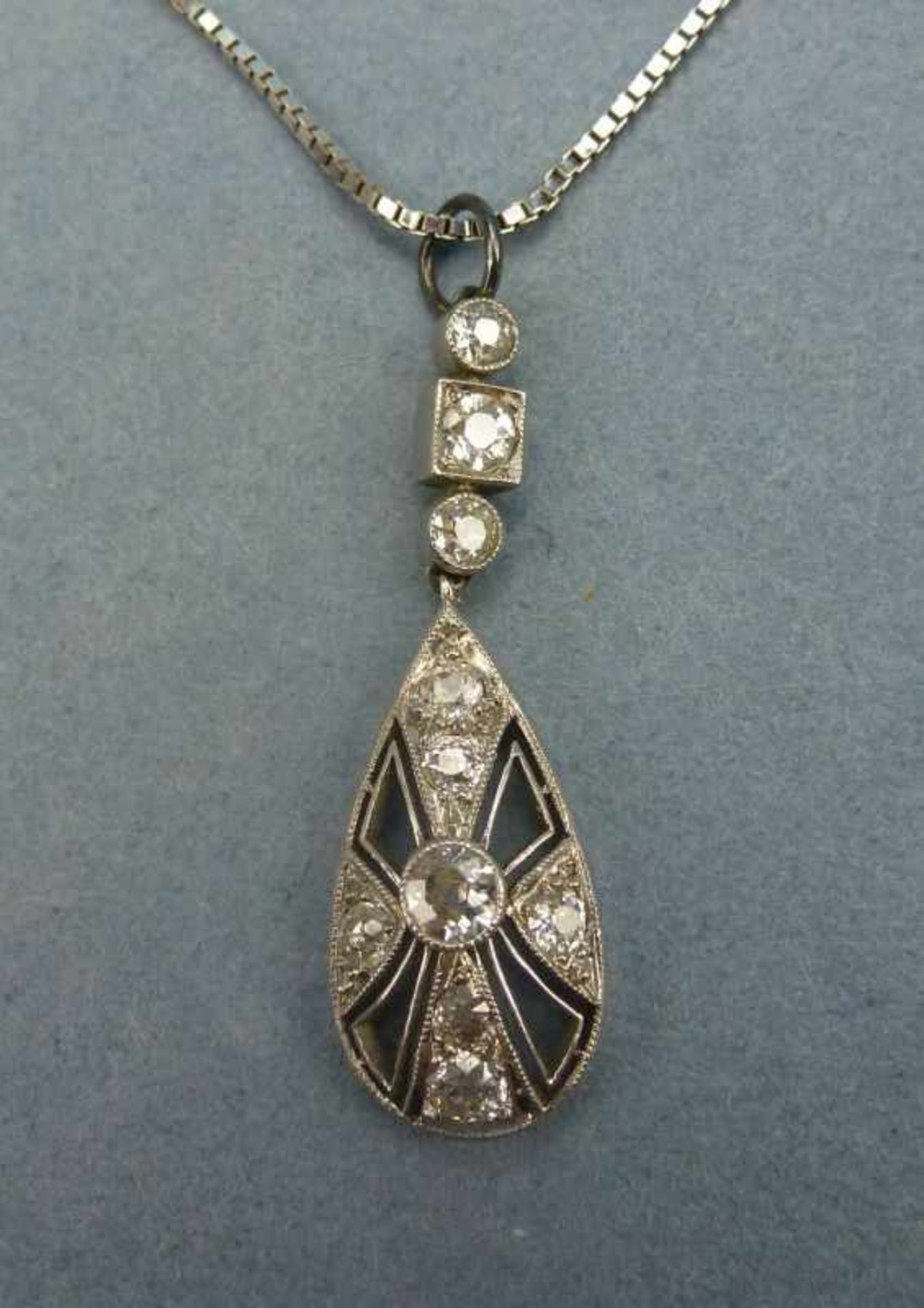 Art-Deco-Anhänger, Platin mit Diamanten, 1910/20 tropfenförmig, Altschliff-Diamant (0,2ct)