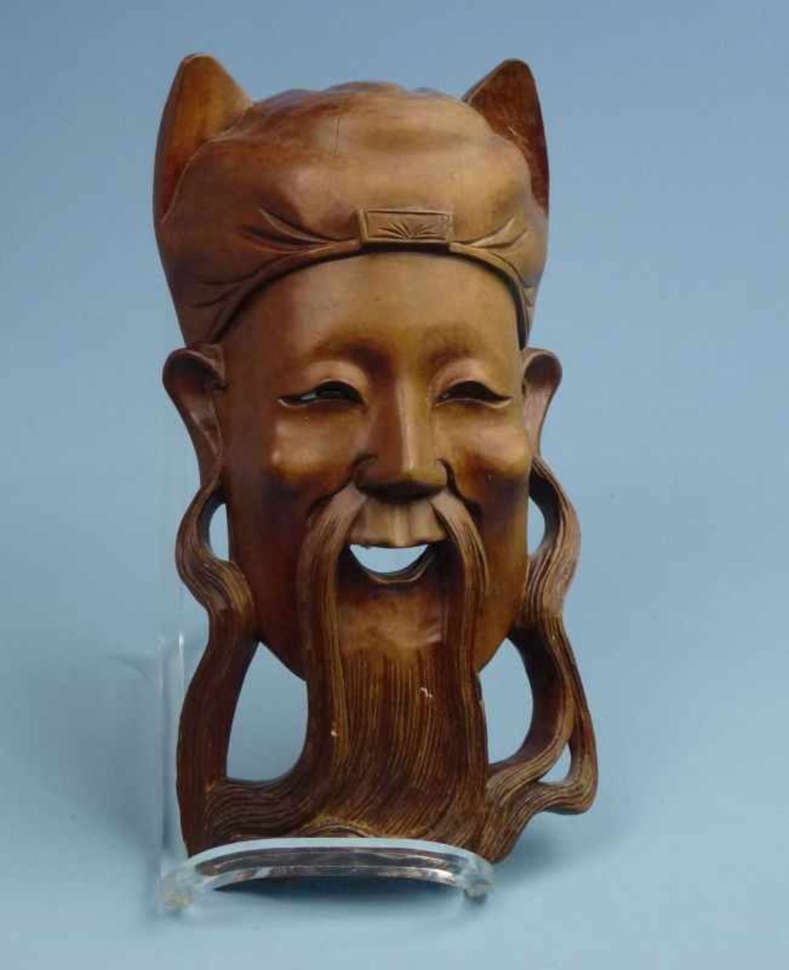 Maske, China, 1. Hälfte 20. Jh. Hartholz geschnitzt, Glasaugen (1 fehlt), H 26cm