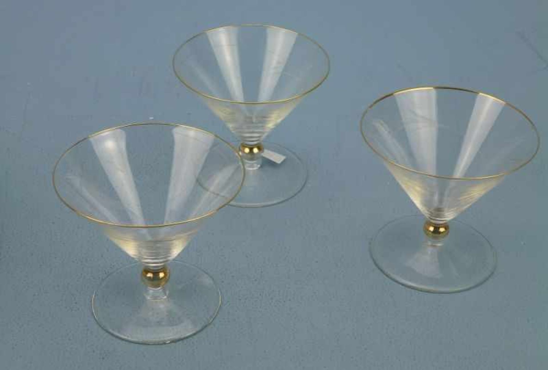 3 Sektschalen, Richard Süssmuth (1900-'74)? klares Glas, trichterförmig, Gold-Nodus u.-Rand,