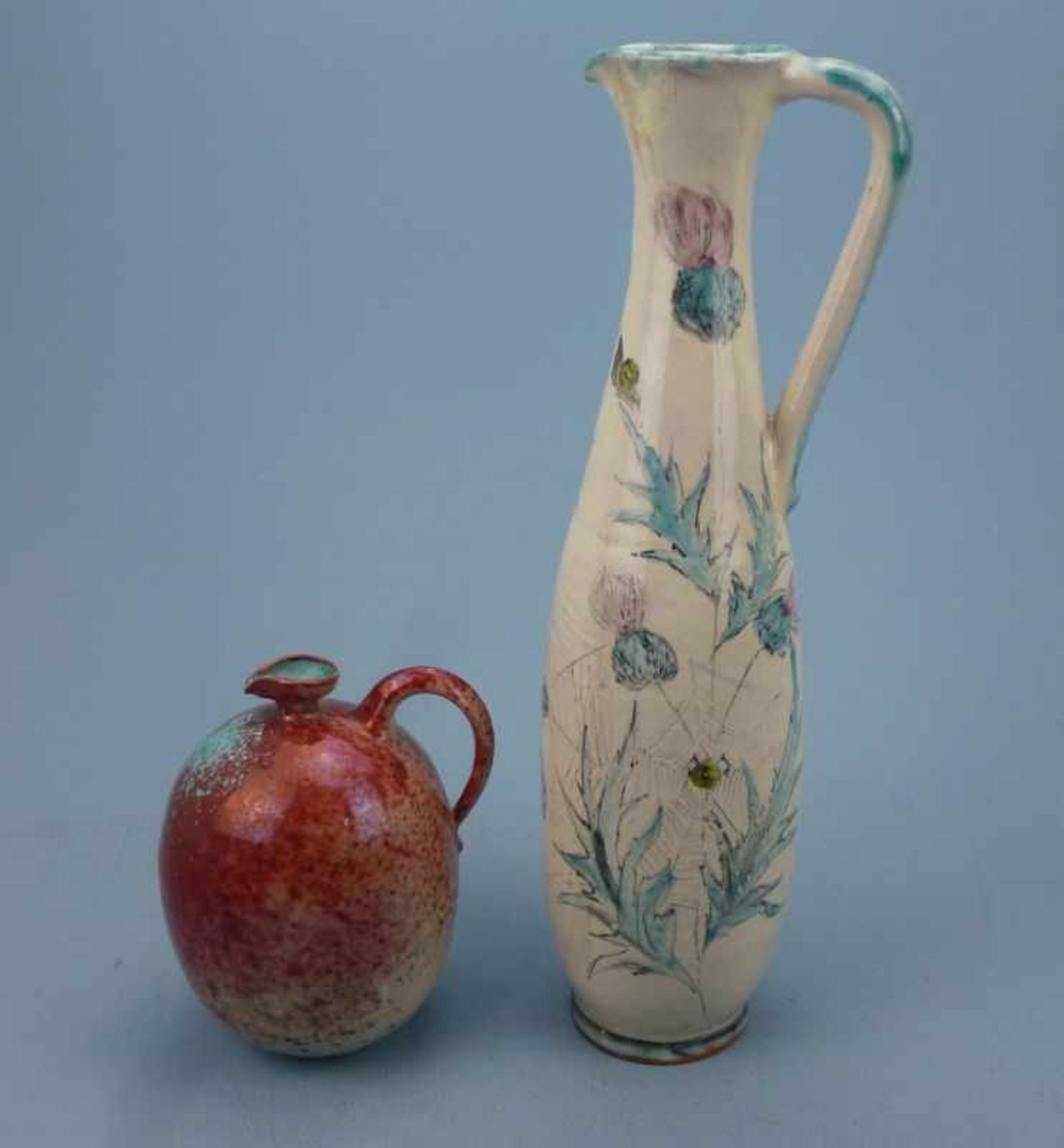 2 Vasen, 1950er Jahre roter Scherben, Distel- u. Spinnennetz-Dekor; beiger Scherben,Spritz-Dekor,