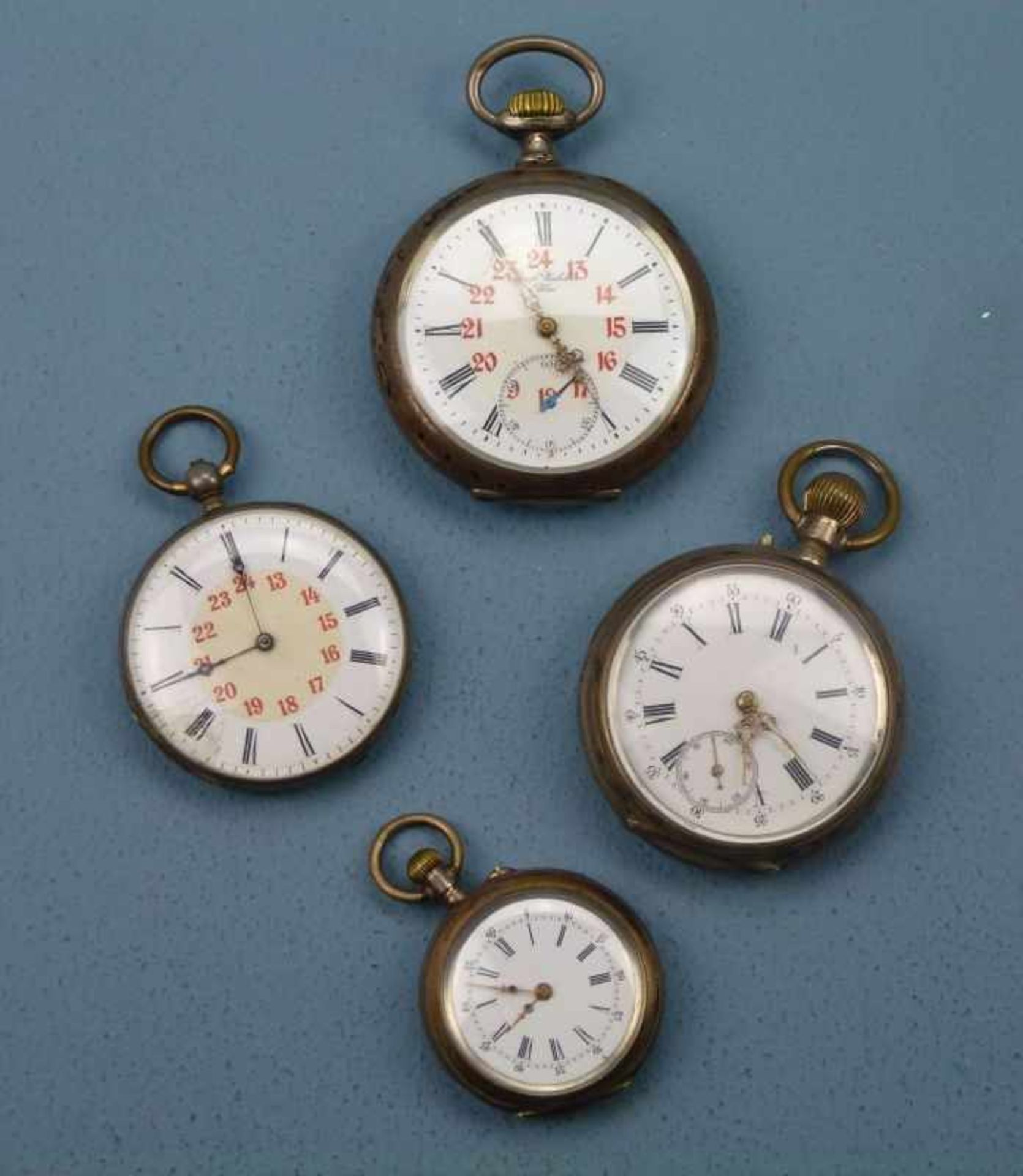 4 Taschenuhren, Silber, um 1900-1920 3 Herrentaschenuhren, 1 Damentaschenuhr, 2 Werkelaufen an, Dm