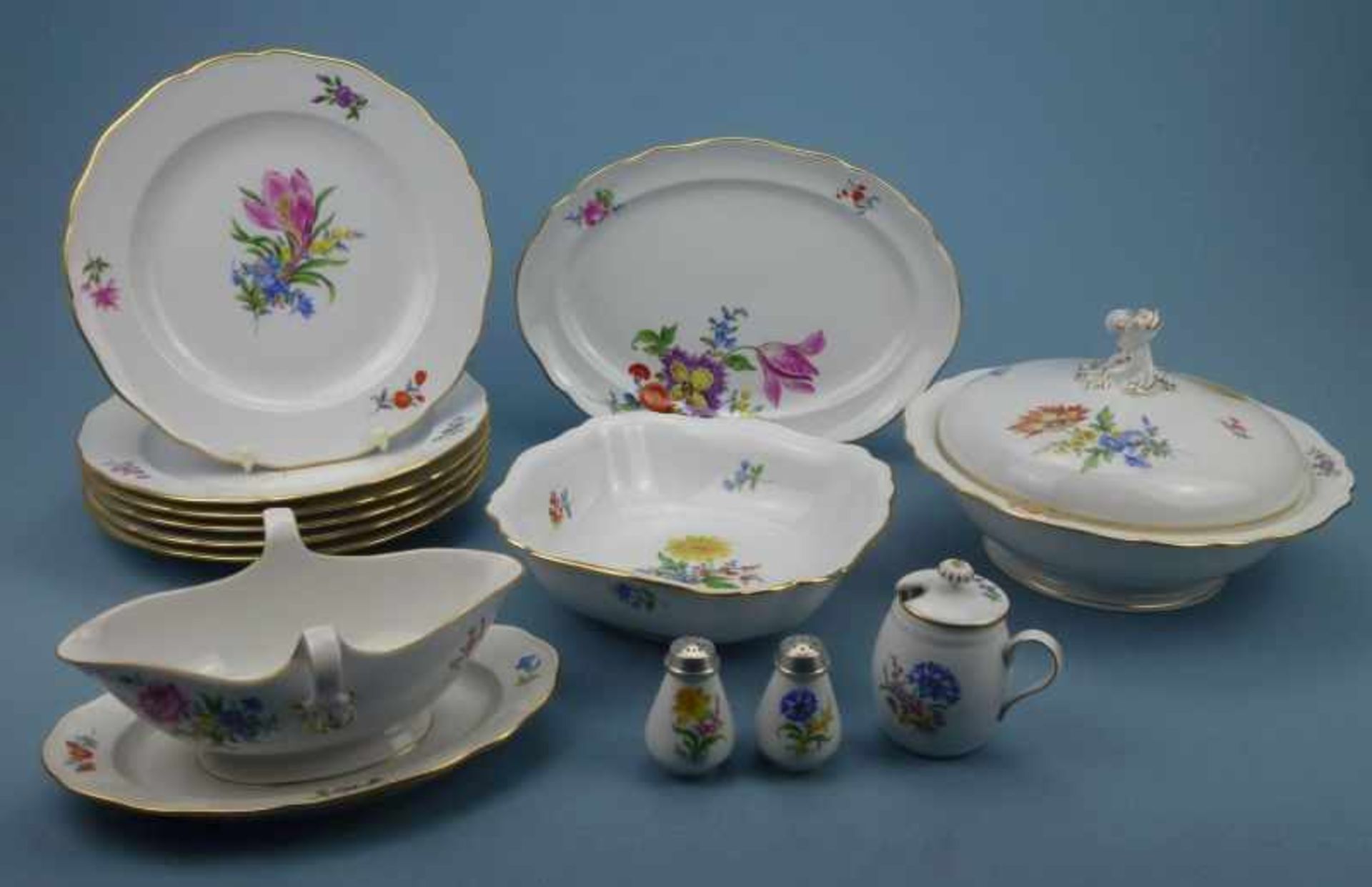 Eßservice, Meissen 6 Teller (25cm), Deckelschüssel (27cm), ovale Platte (30x22cm),Gemüseschüssel (