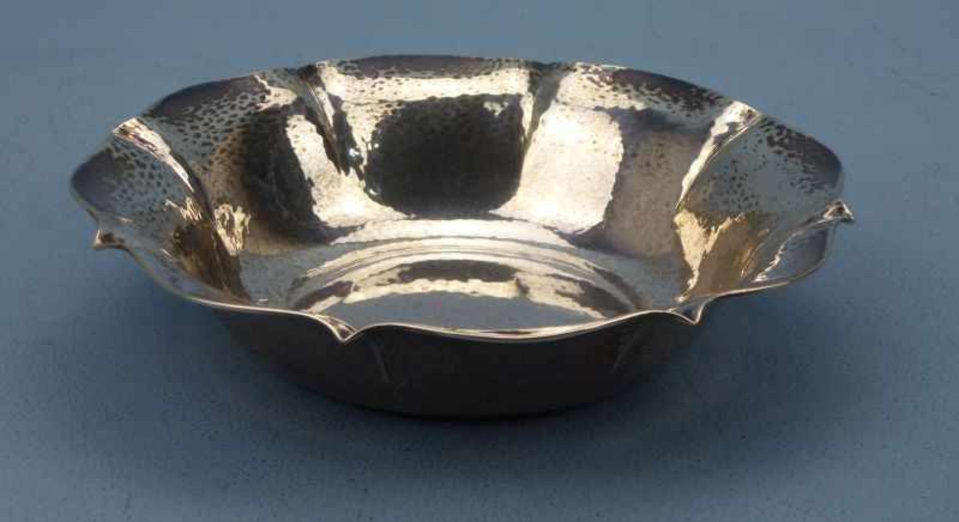 Art deco-Schale, 830er Silber rund, passig geschweift, Hammerschlag, H/Dm 5/23cm, 294g - Bild 2 aus 2