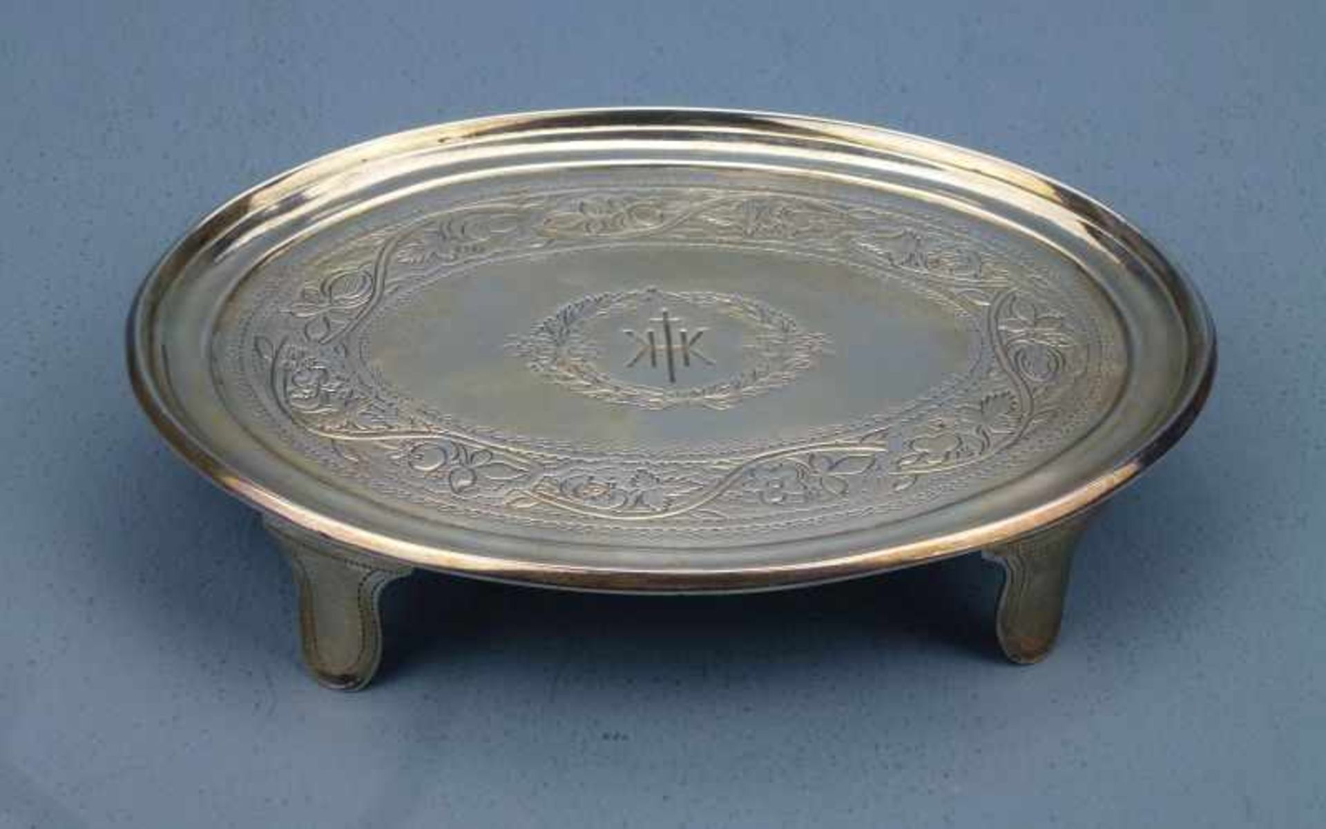 Salver, Dublin 1806, 958er Silber oval, 4 Füße, Blattrankendekor, 17x13cm, 175g