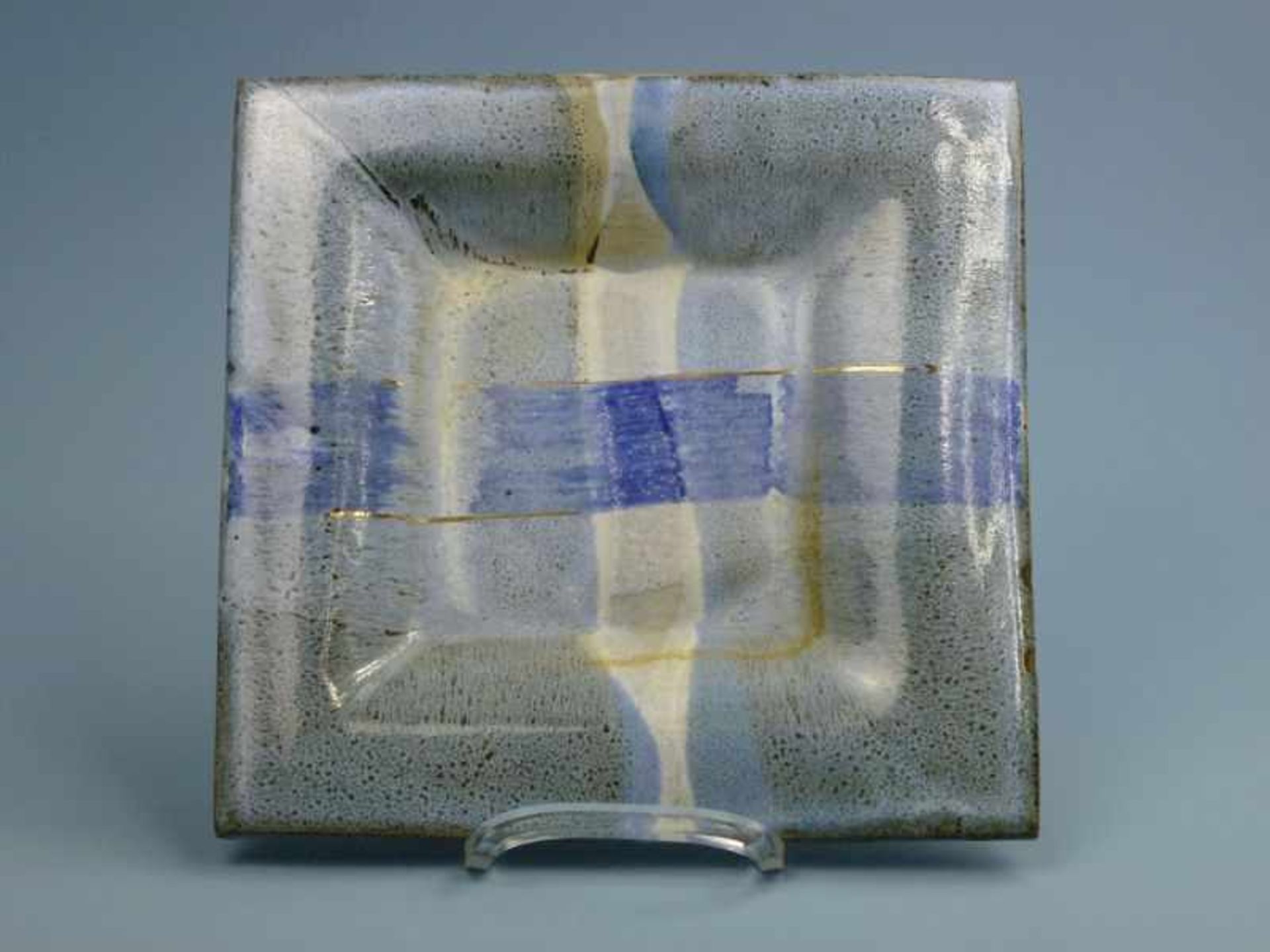 Schalenobjekt, Annie D'OREFICE, um 2000 Steinzeug, quadratisch, ornamental matt u.glänzend blau