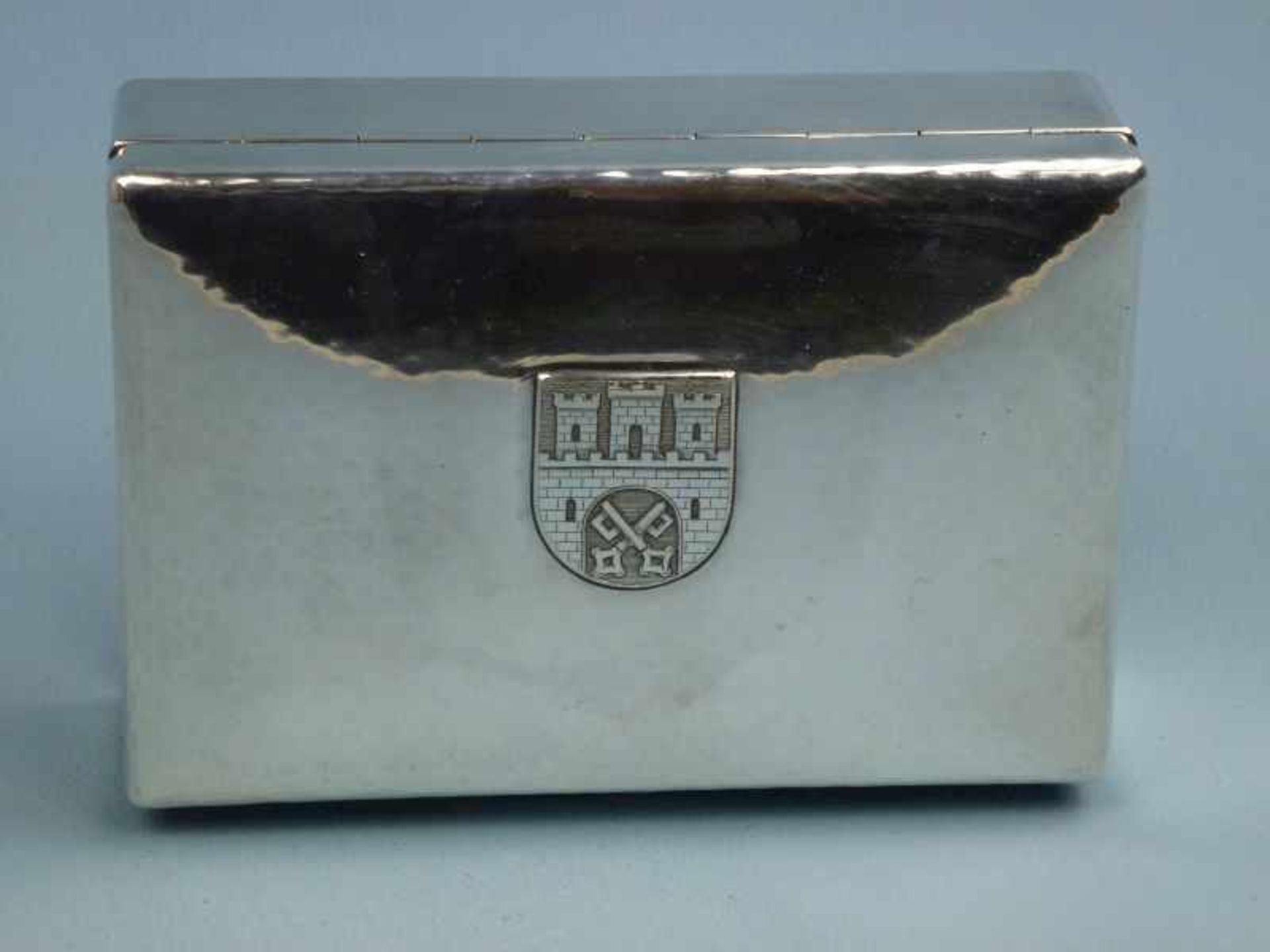 Zigarrendose, 835er Silber rechteckig, Hammerschlag, Stadtwappen Posen, innen Holz,5x15x11cm