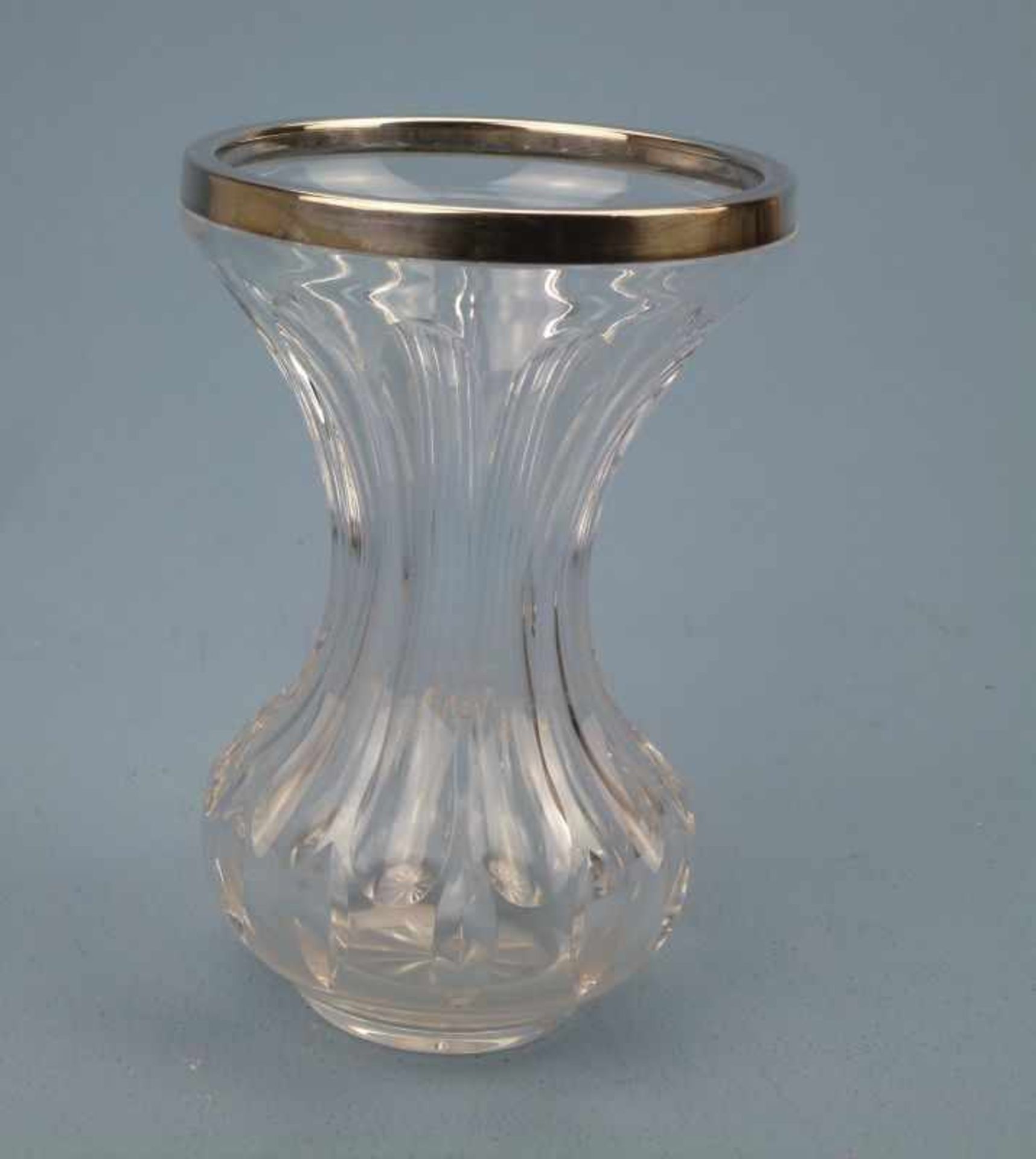 Vase, Kristall mit 835er Silberrand geschliffen, eingeschnürt, H 20cm