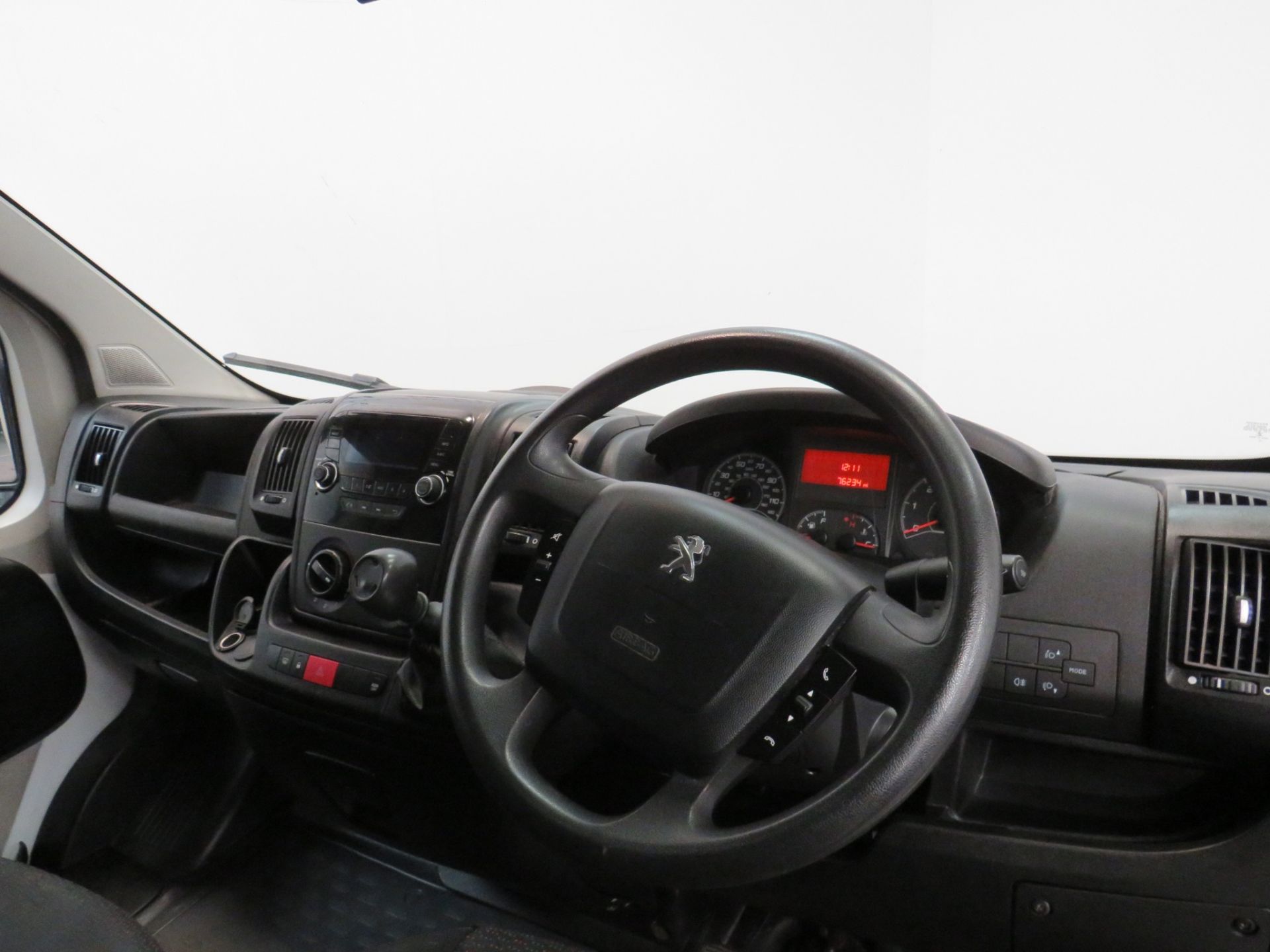 2015 Peugeot Boxer 335 L3 HDI Luton Body - 2198cc - Image 8 of 10