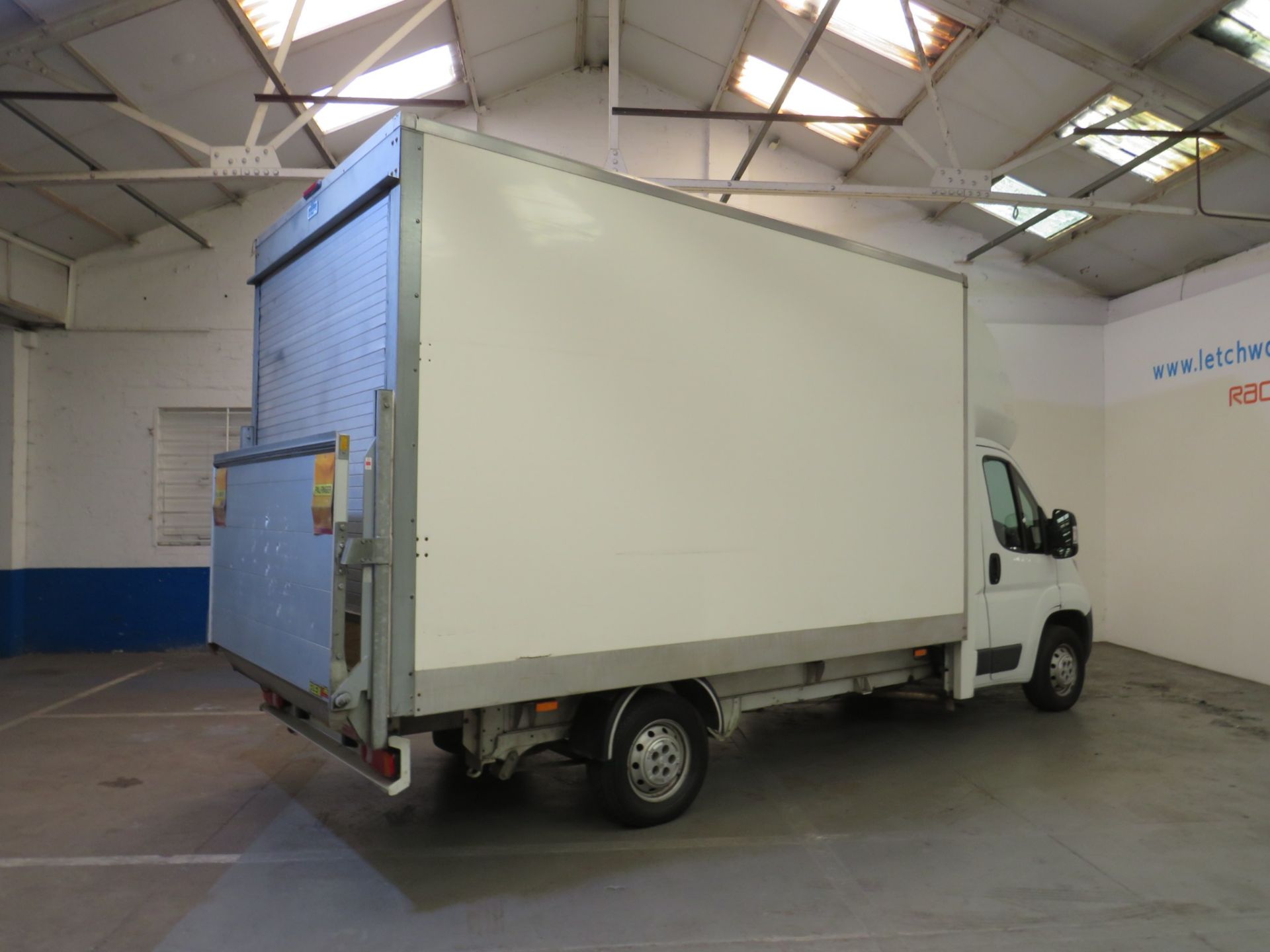 2015 Peugeot Boxer 335 L3 HDI Luton Body - 2198cc - Image 7 of 10