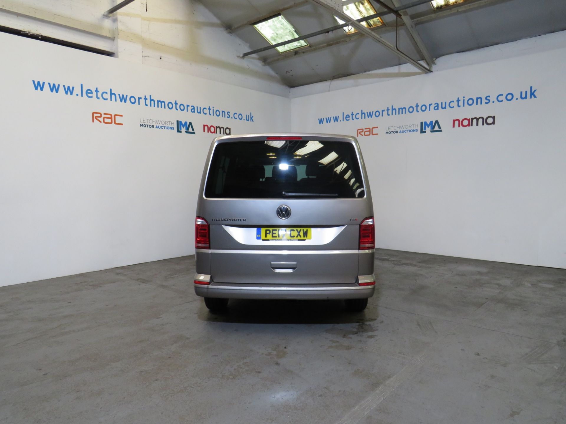 2017 Volkswagen Transporter T32 SE TDI BM Auto 9 Seater - 1968cc *PLUS VAT* - Image 6 of 14