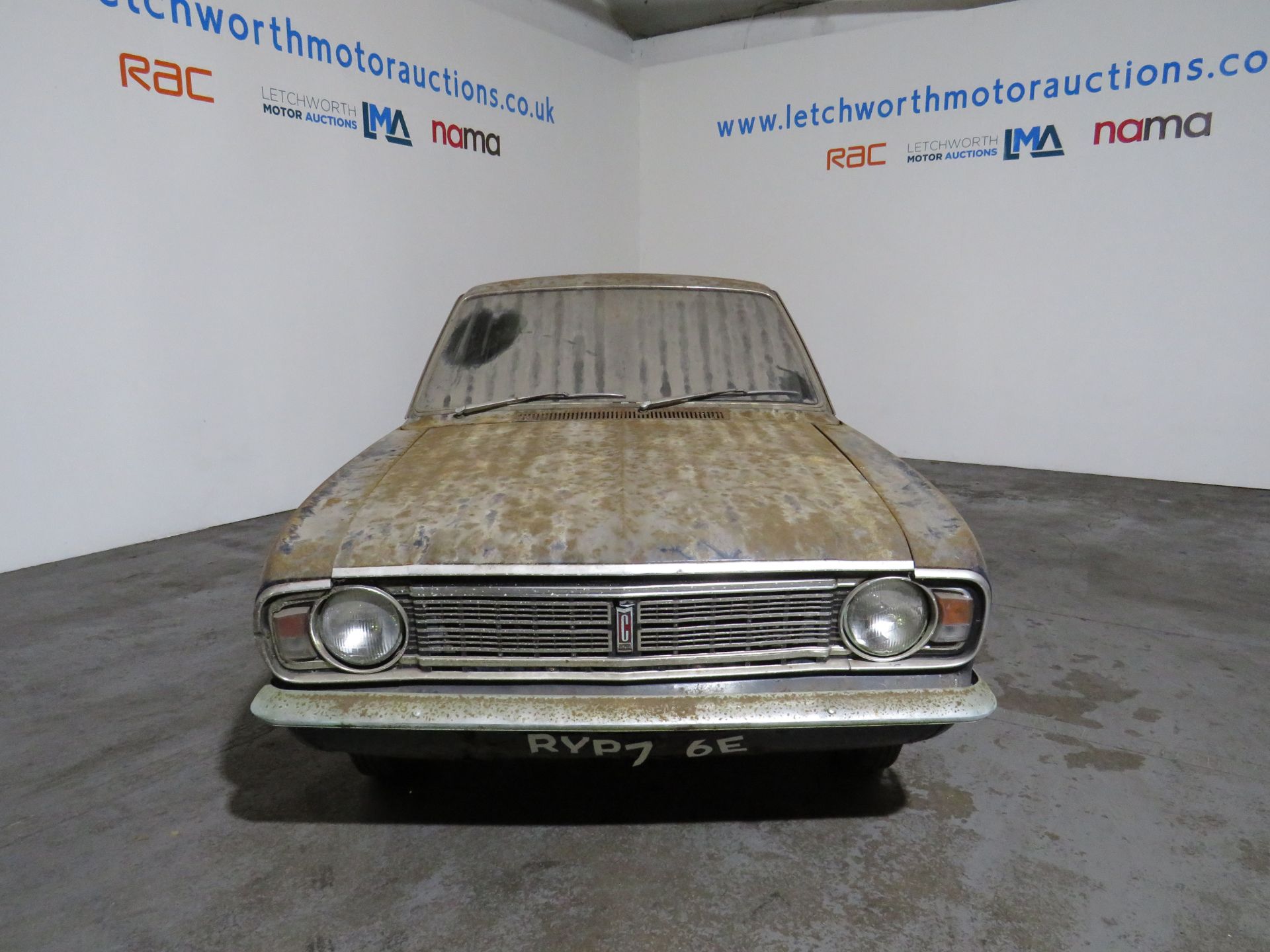 1967 Ford Cortina 1600 Deluxe *FOR RESTORATION* - Image 2 of 13