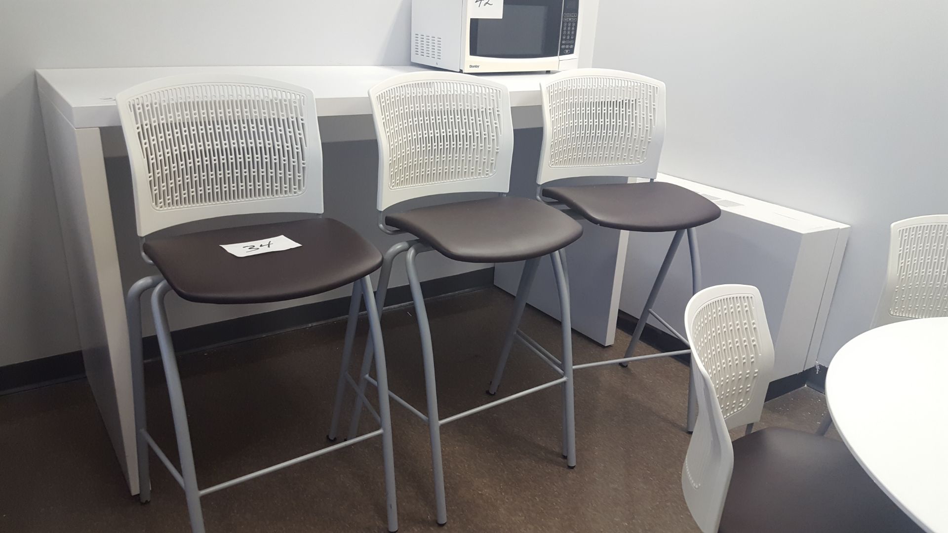White and Black Stools - Image 2 of 3