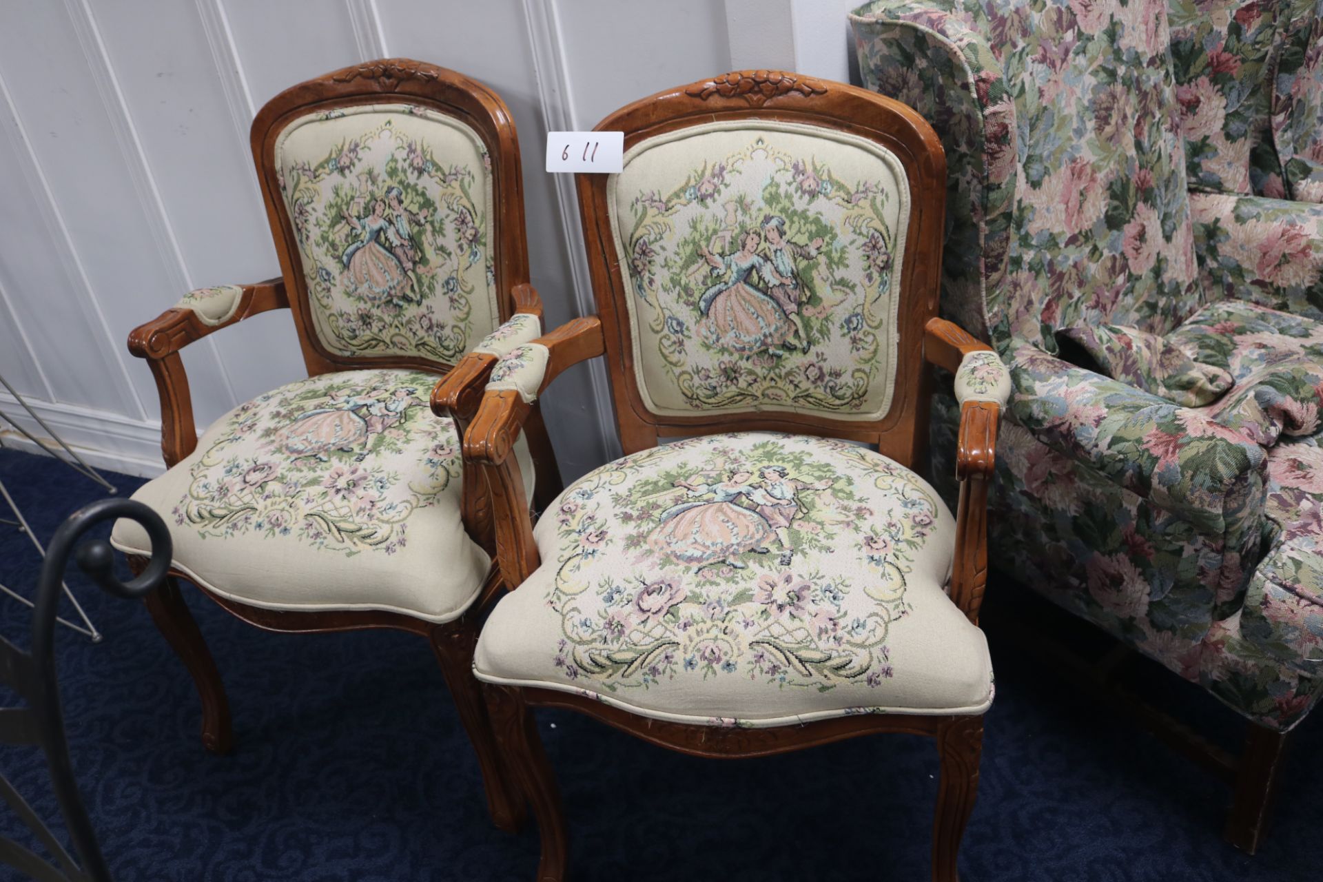 Lot 2 wooden / fabric armchairs