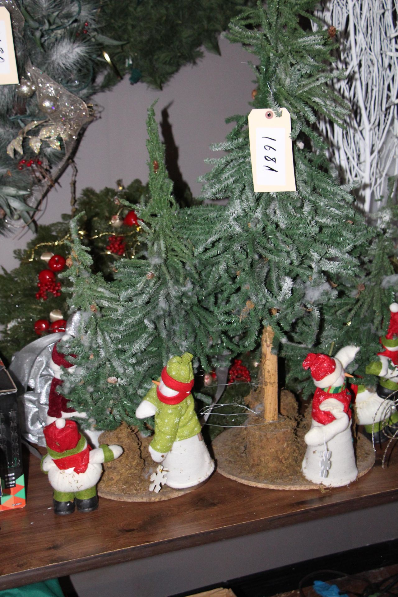 Lot 2 christmas tree w/ snowmans display