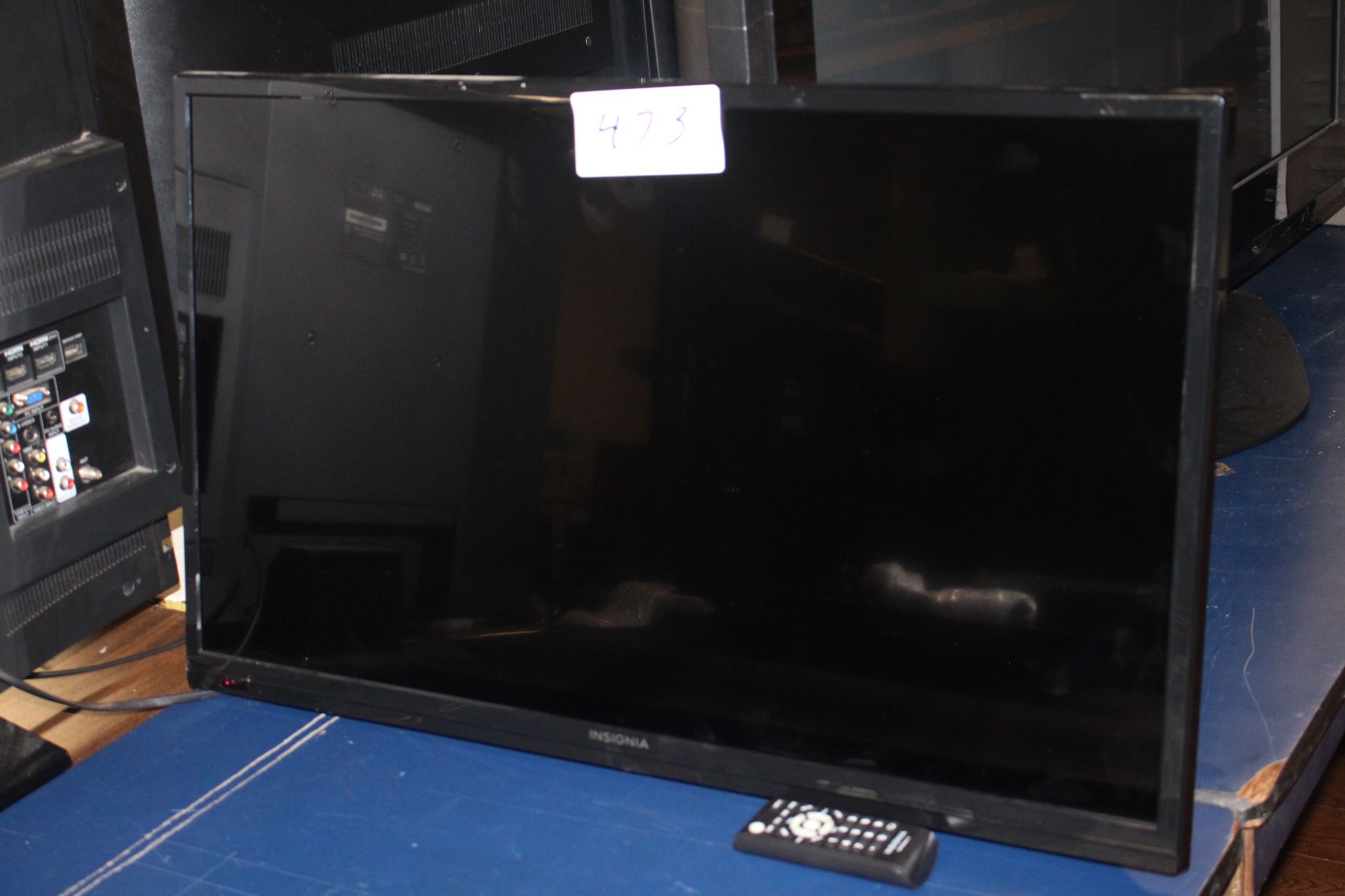 Insignia 32" LED TV Model NS-32D220NA16