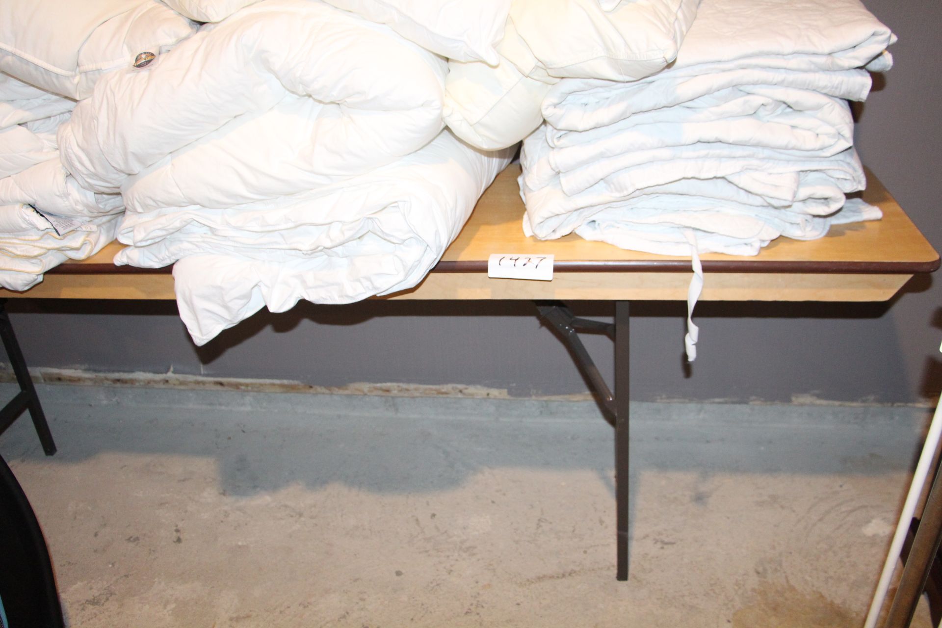 Folding table