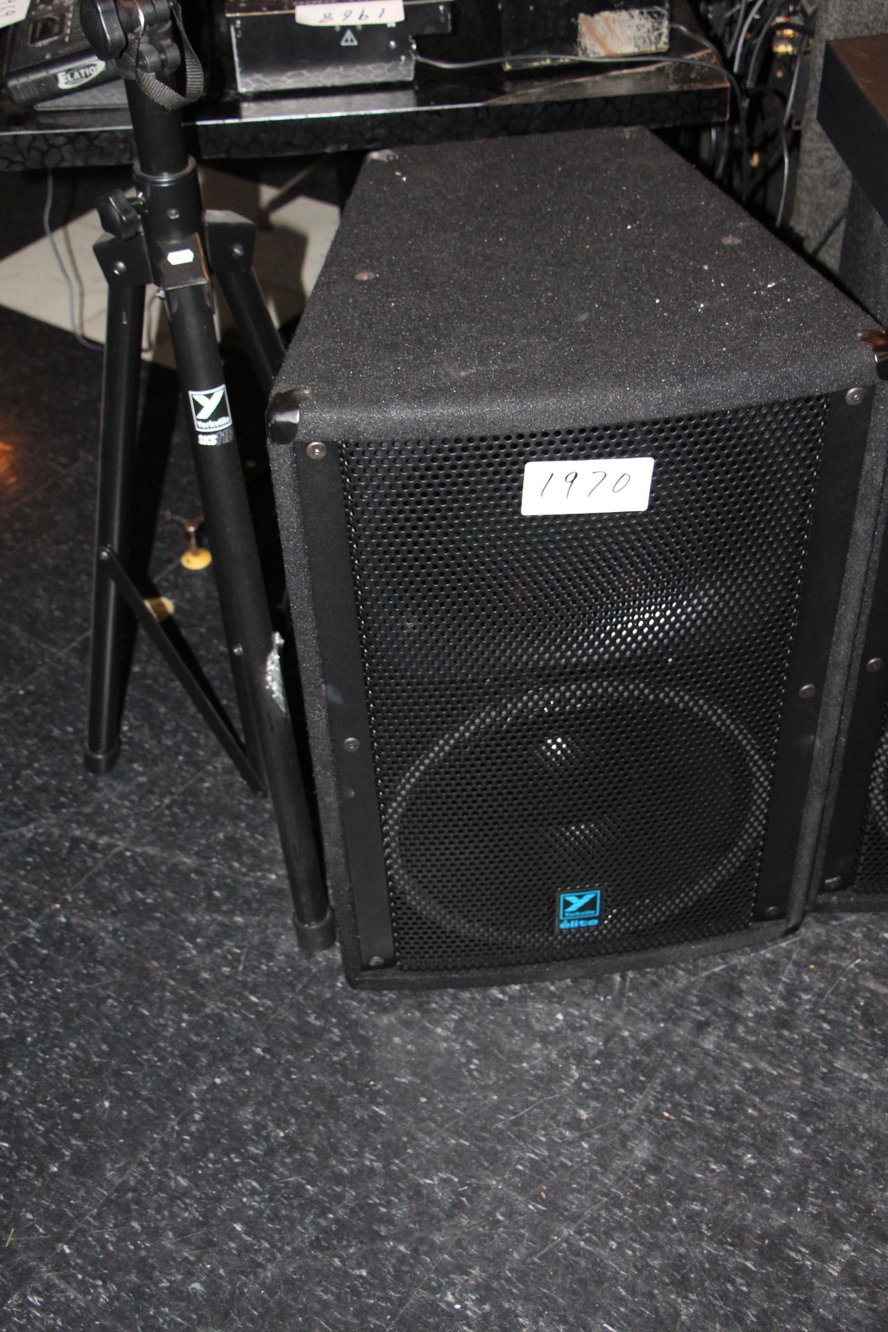 Yorkville Elite E1152 speaker w/ tripod