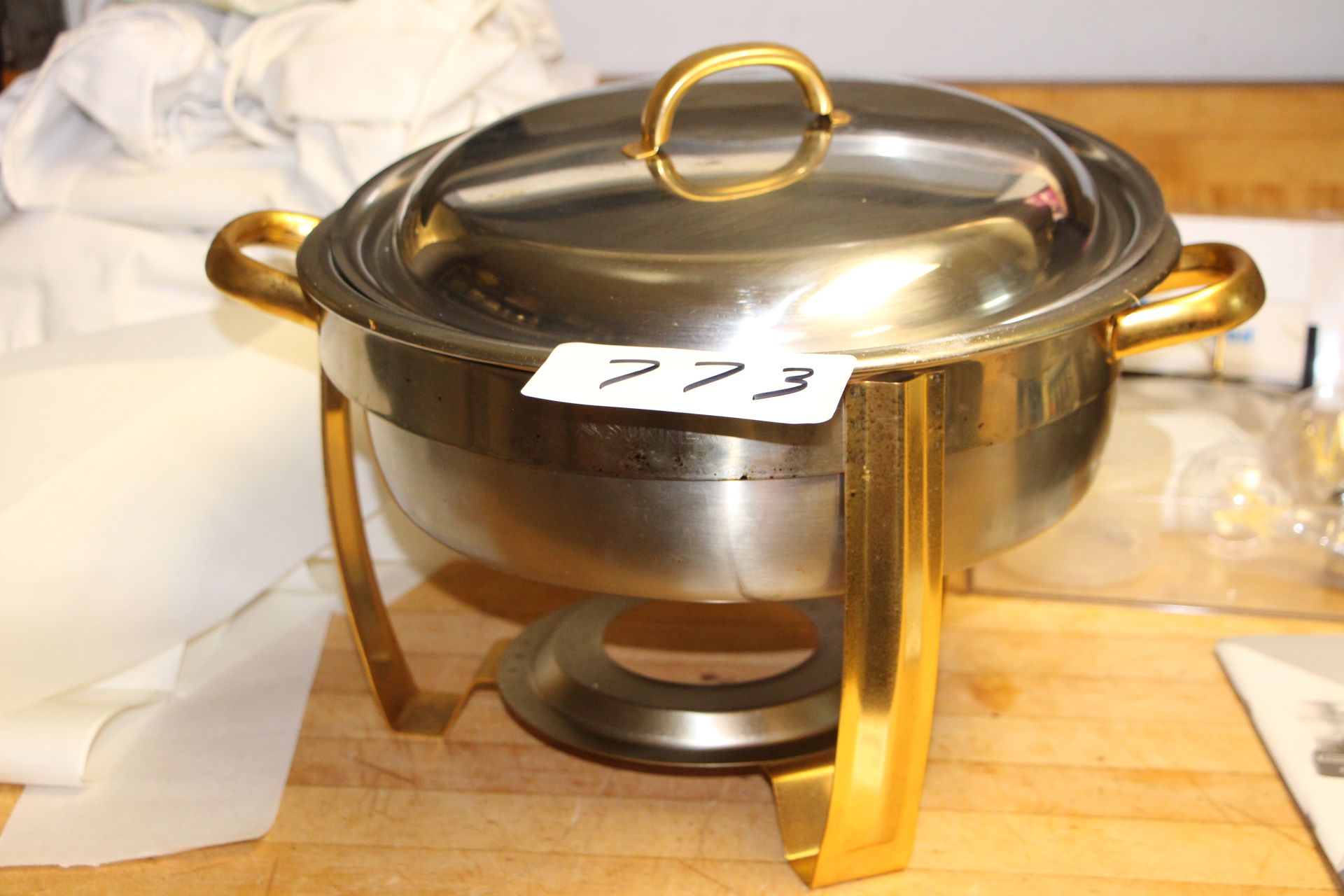 Round chafing dish